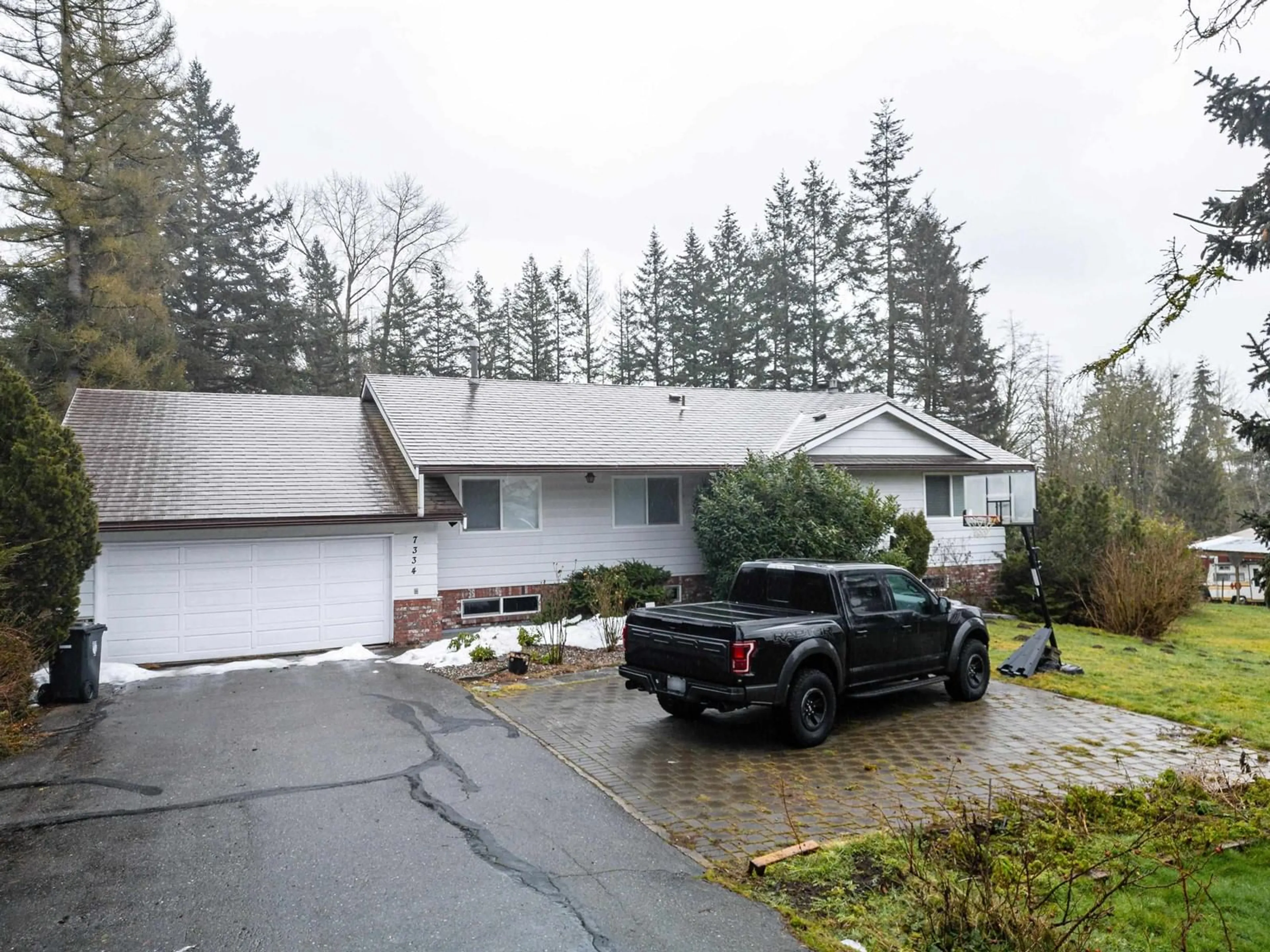 A pic from outside/outdoor area/front of a property/back of a property/a pic from drone, street for 7334 209A, Langley British Columbia V2Y2E4