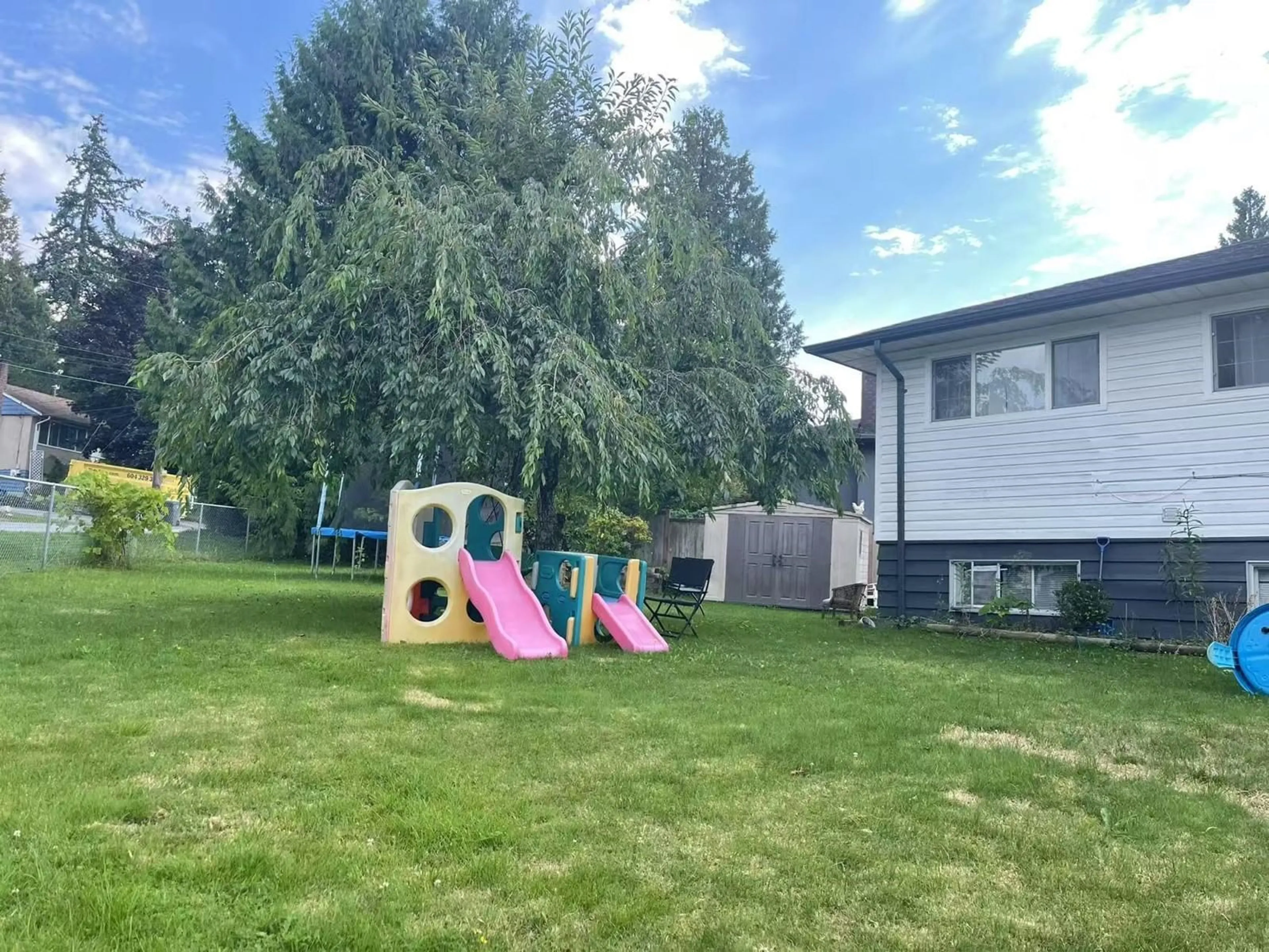 A pic from outside/outdoor area/front of a property/back of a property/a pic from drone, unknown for 14920 KEW, Surrey British Columbia V3R4Y2
