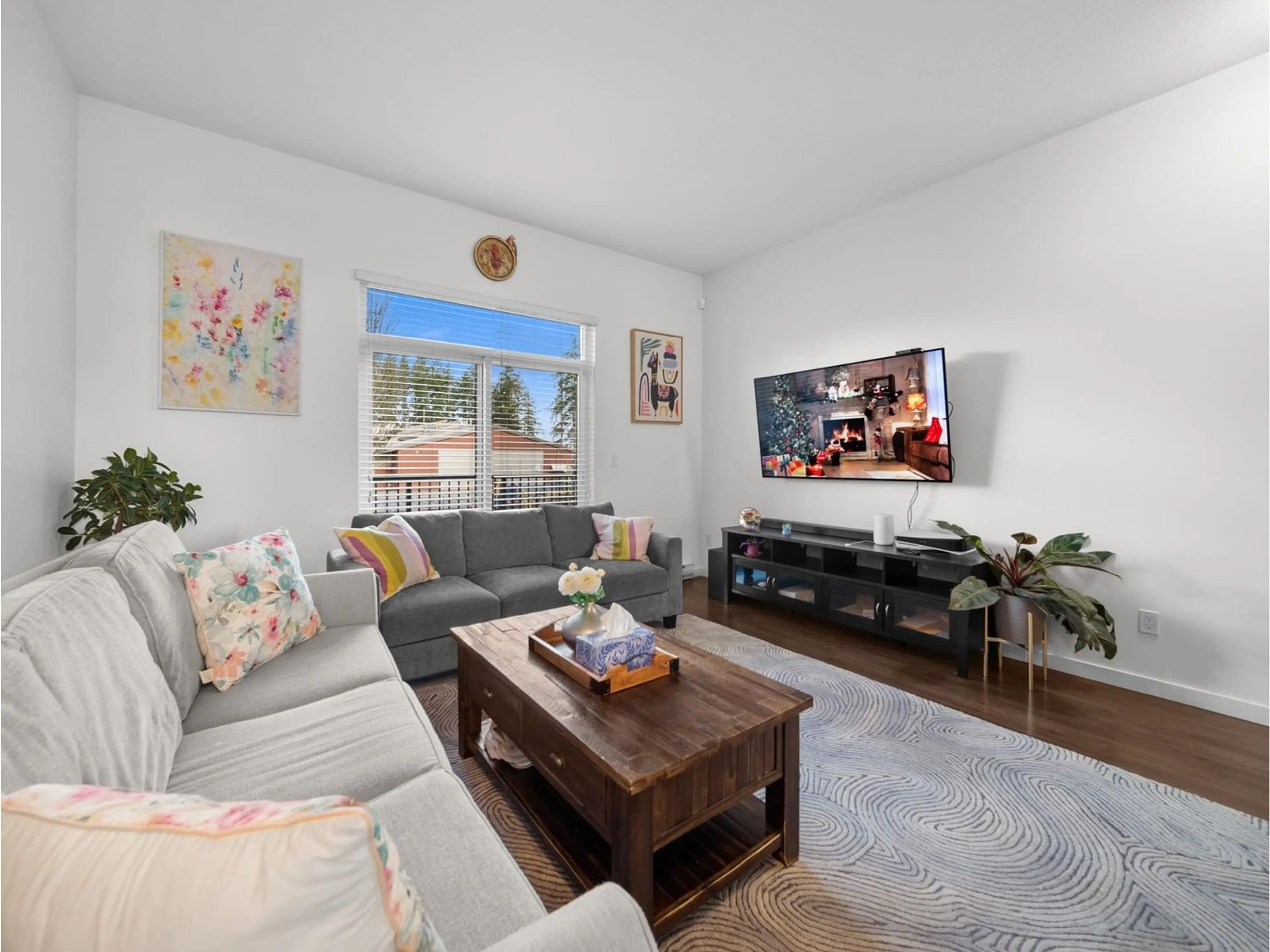 Living room with furniture, unknown for 57 14955 60 AVENUE, Surrey British Columbia V3S1R8