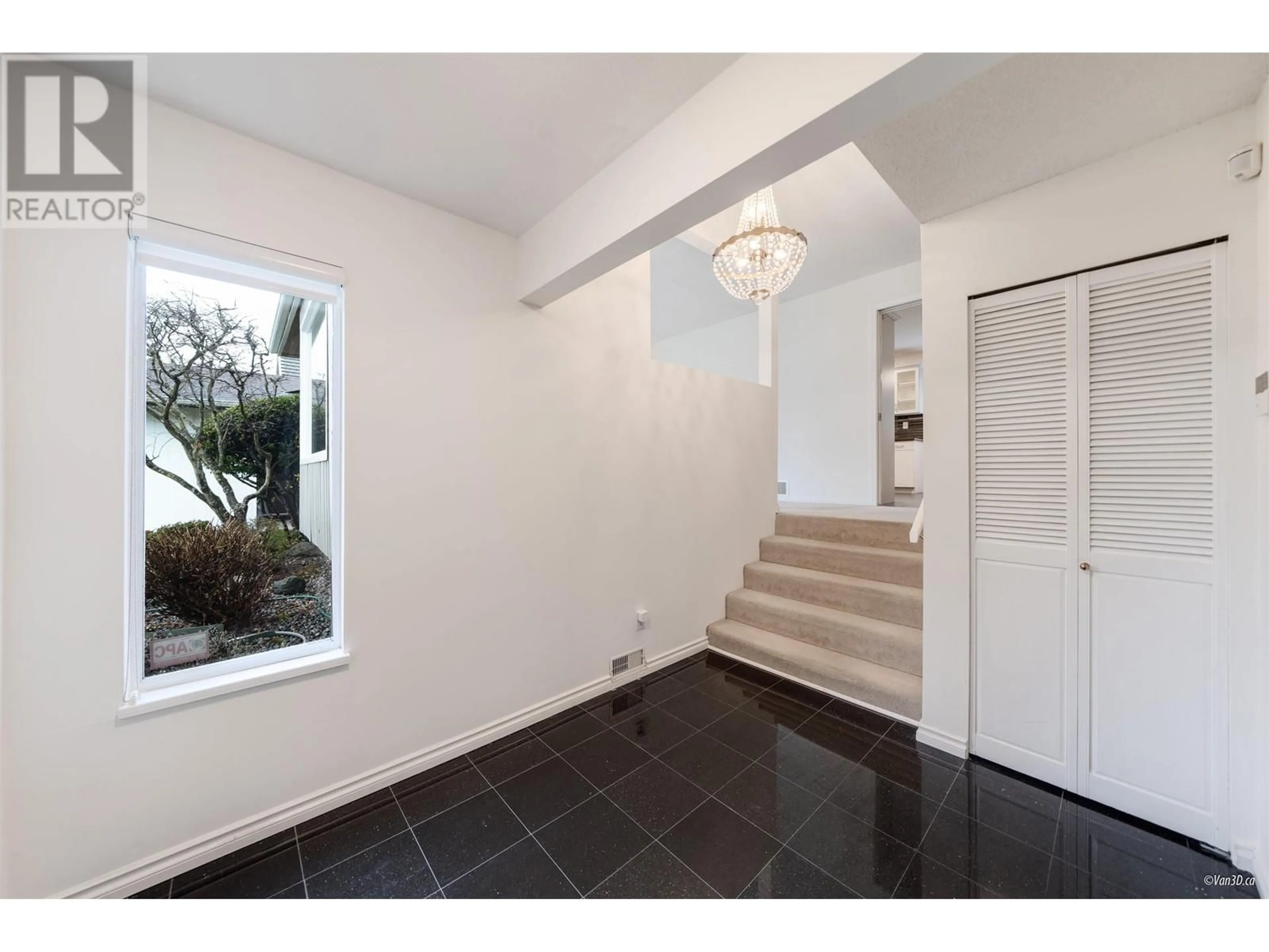 Indoor entryway for 4131 MAGELLAN PLACE, Richmond British Columbia V7C4M7