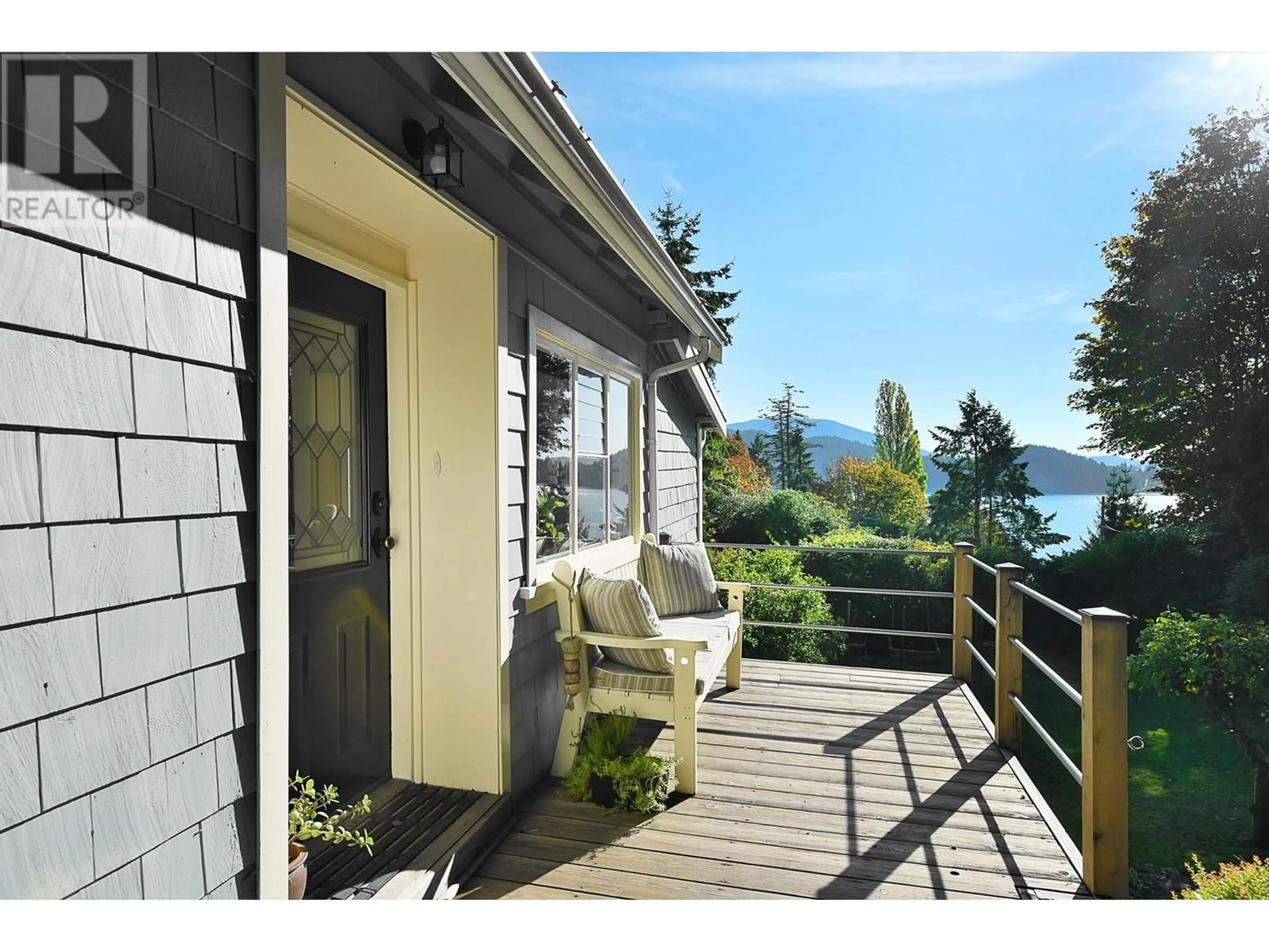 Patio, water/lake/river/ocean view for 586 BALS LANE, Gibsons British Columbia V0N1V9