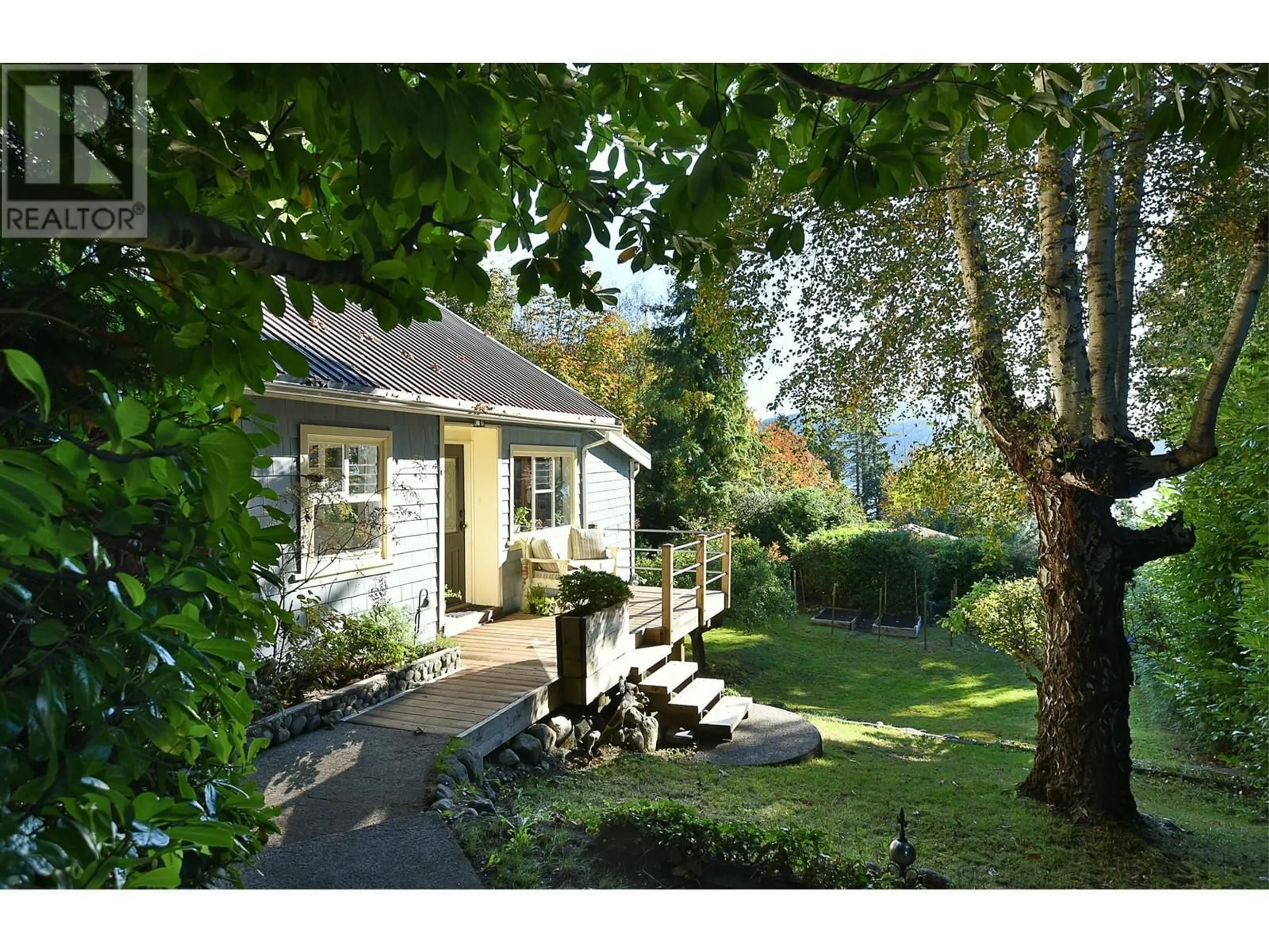 A pic from outside/outdoor area/front of a property/back of a property/a pic from drone, street for 586 BALS LANE, Gibsons British Columbia V0N1V9