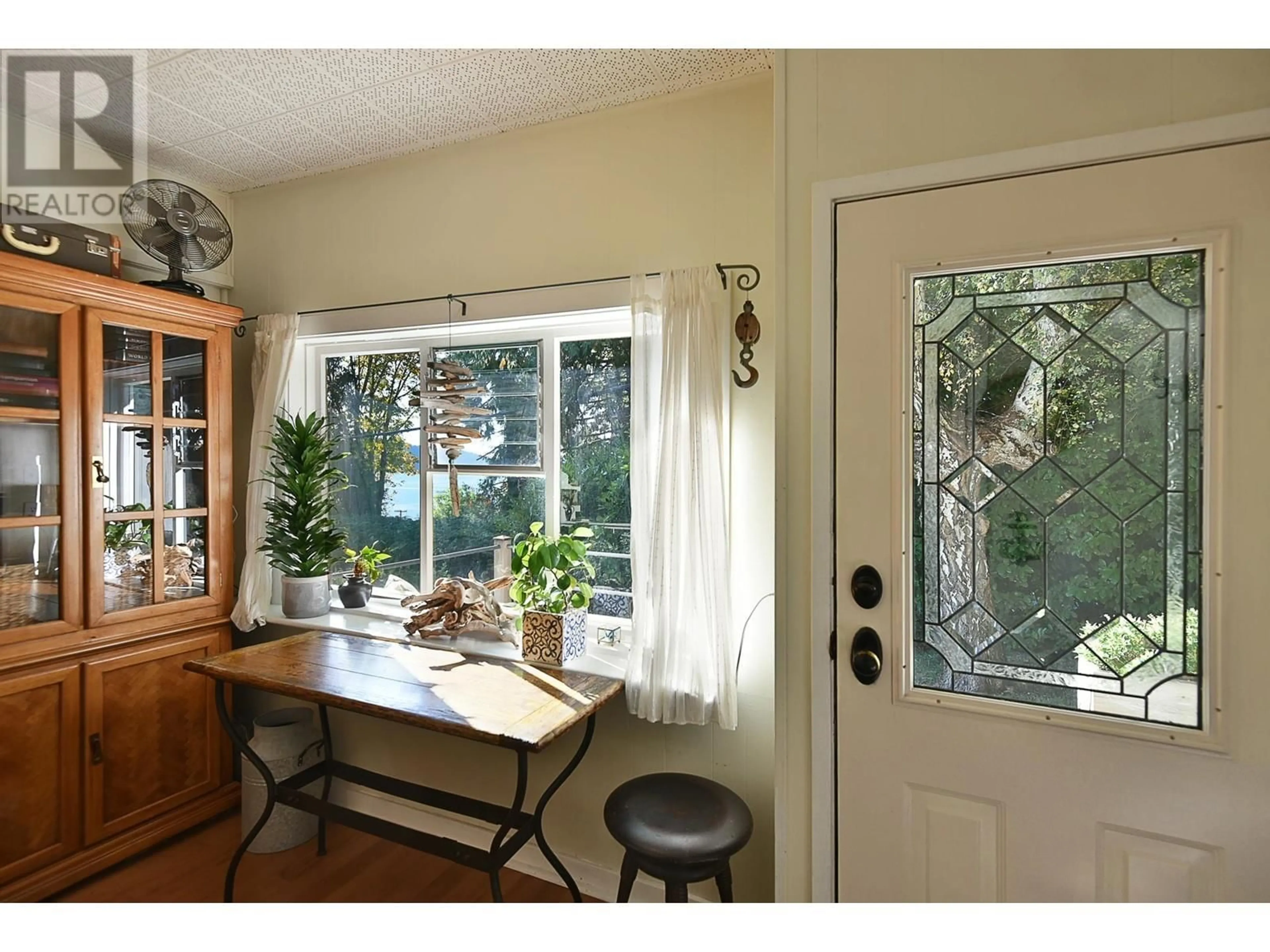 Indoor entryway for 586 BALS LANE, Gibsons British Columbia V0N1V9