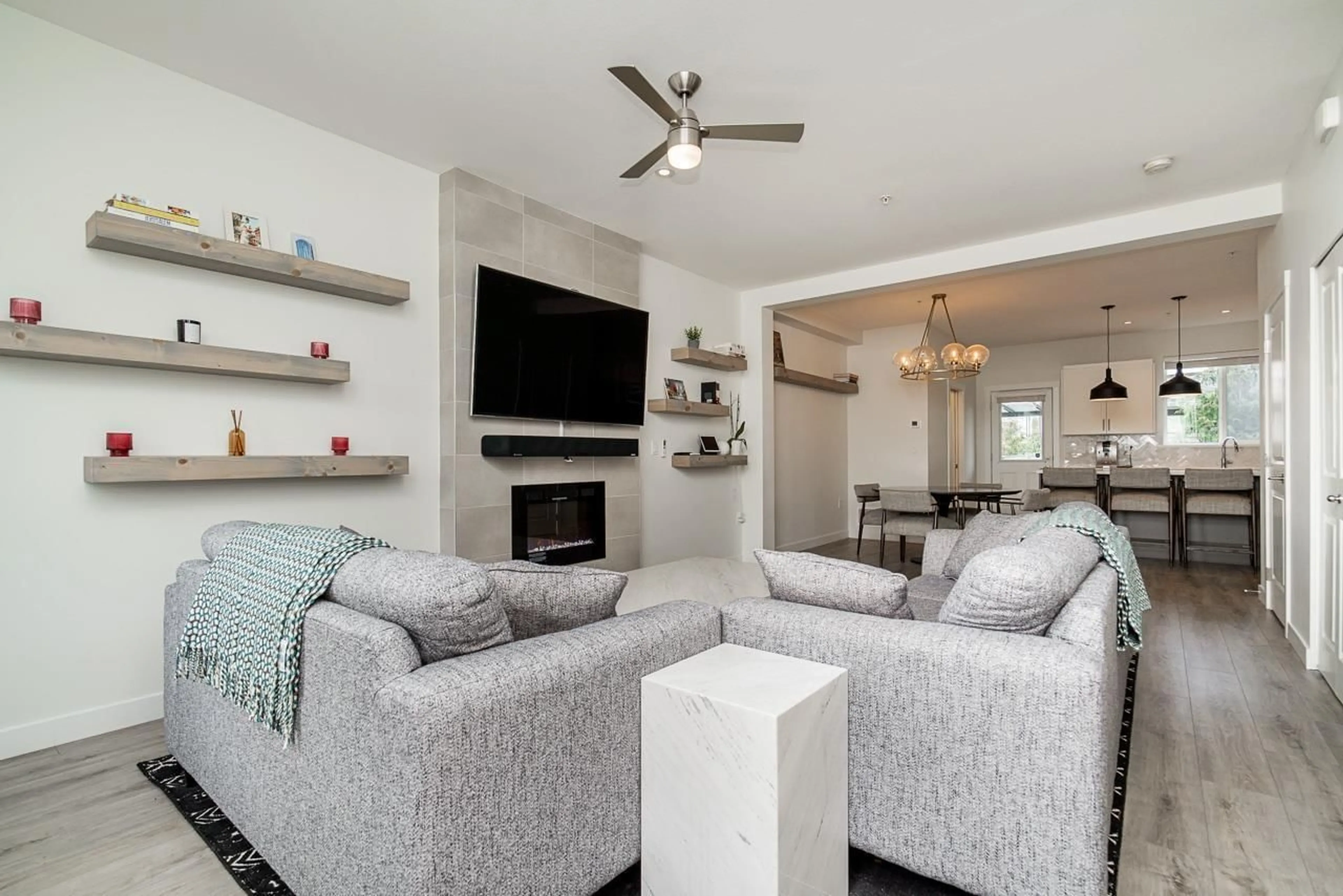 Living room with furniture, unknown for 20171 83, Langley British Columbia V2Y4L1