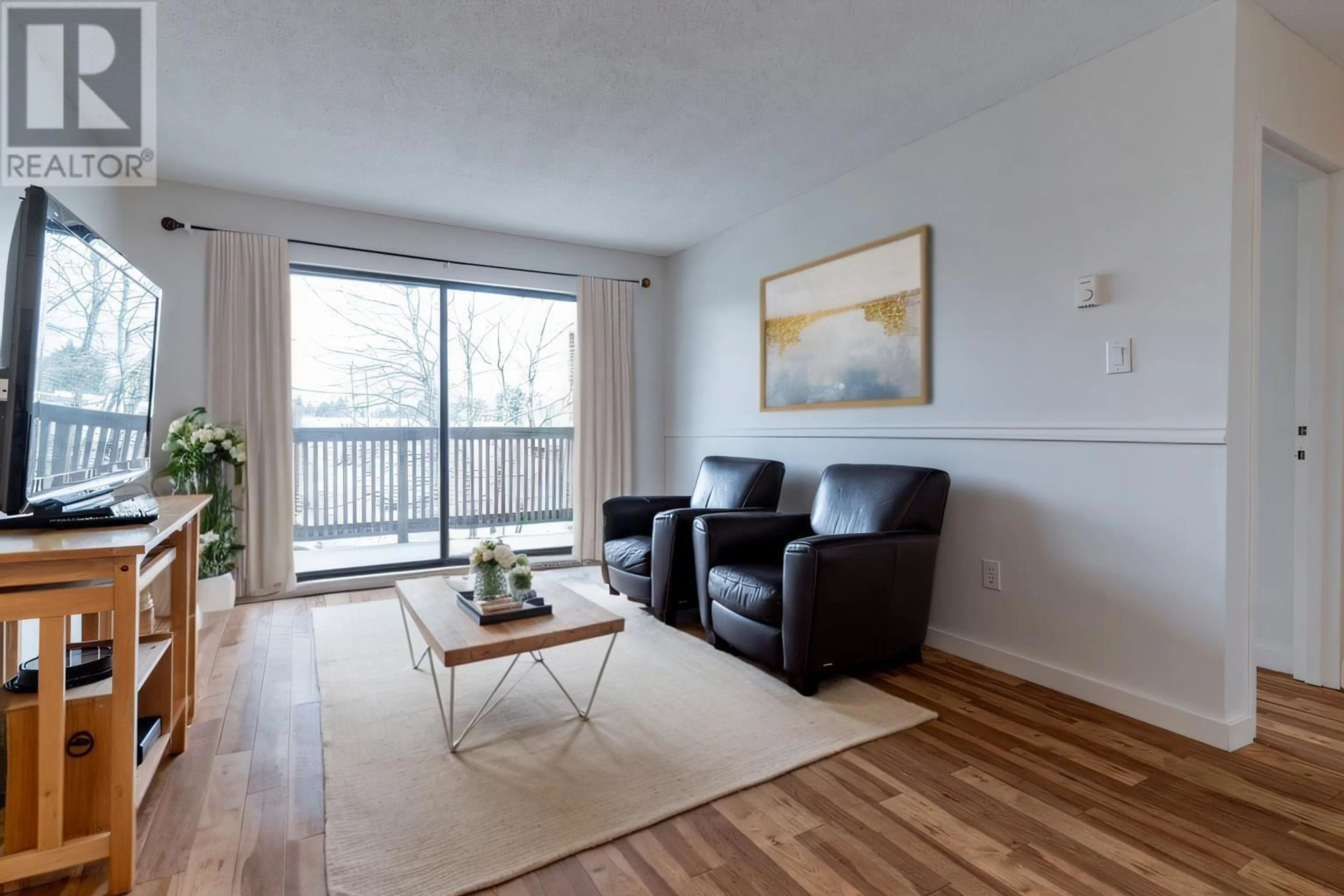 Living room with furniture, wood/laminate floor for 219 - 1202 LONDON STREET, New Westminster British Columbia V3M5Z6