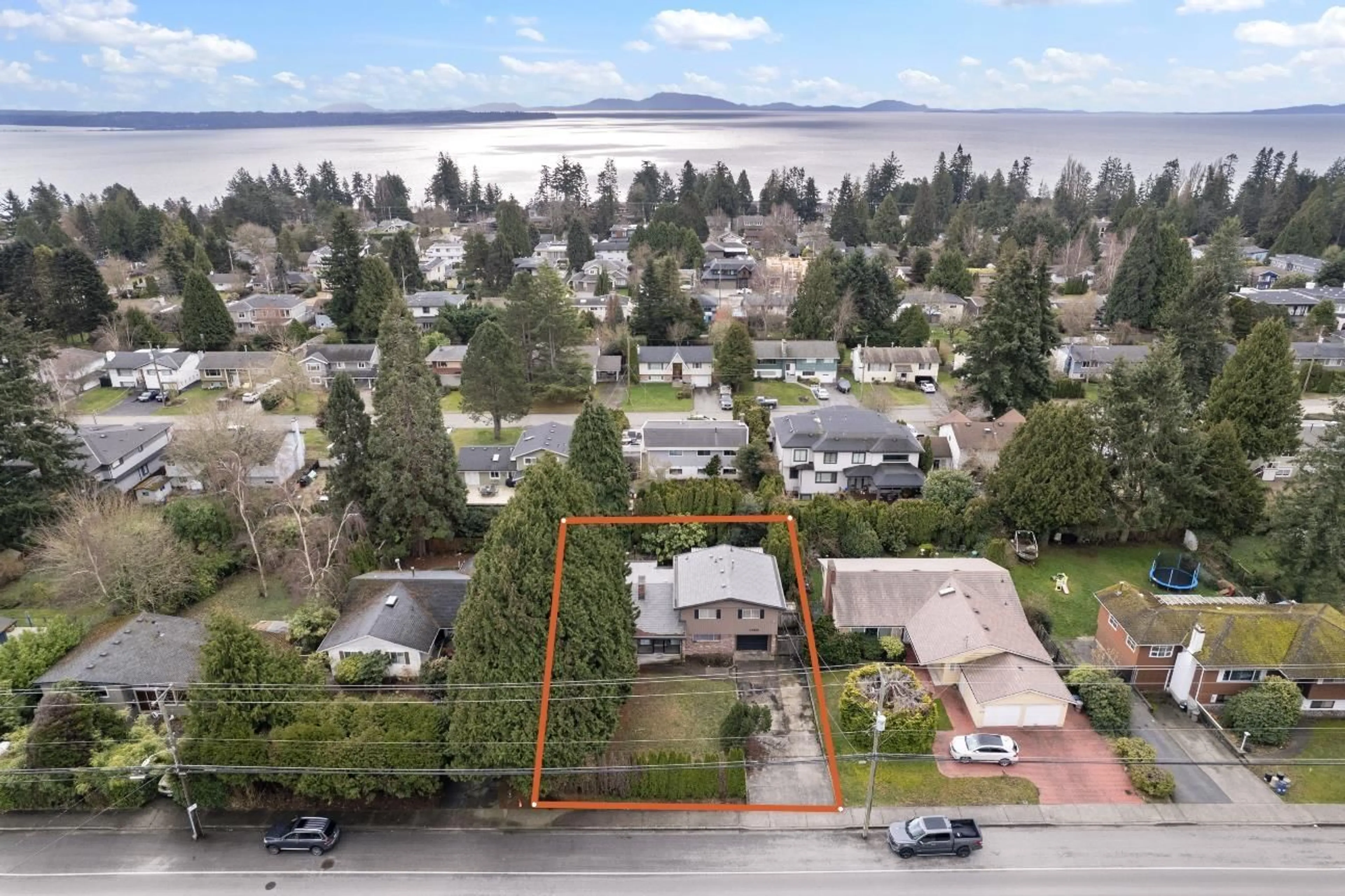 A pic from outside/outdoor area/front of a property/back of a property/a pic from drone, water/lake/river/ocean view for 13806 NORTH BLUFF ROAD, White Rock British Columbia V4B3B9