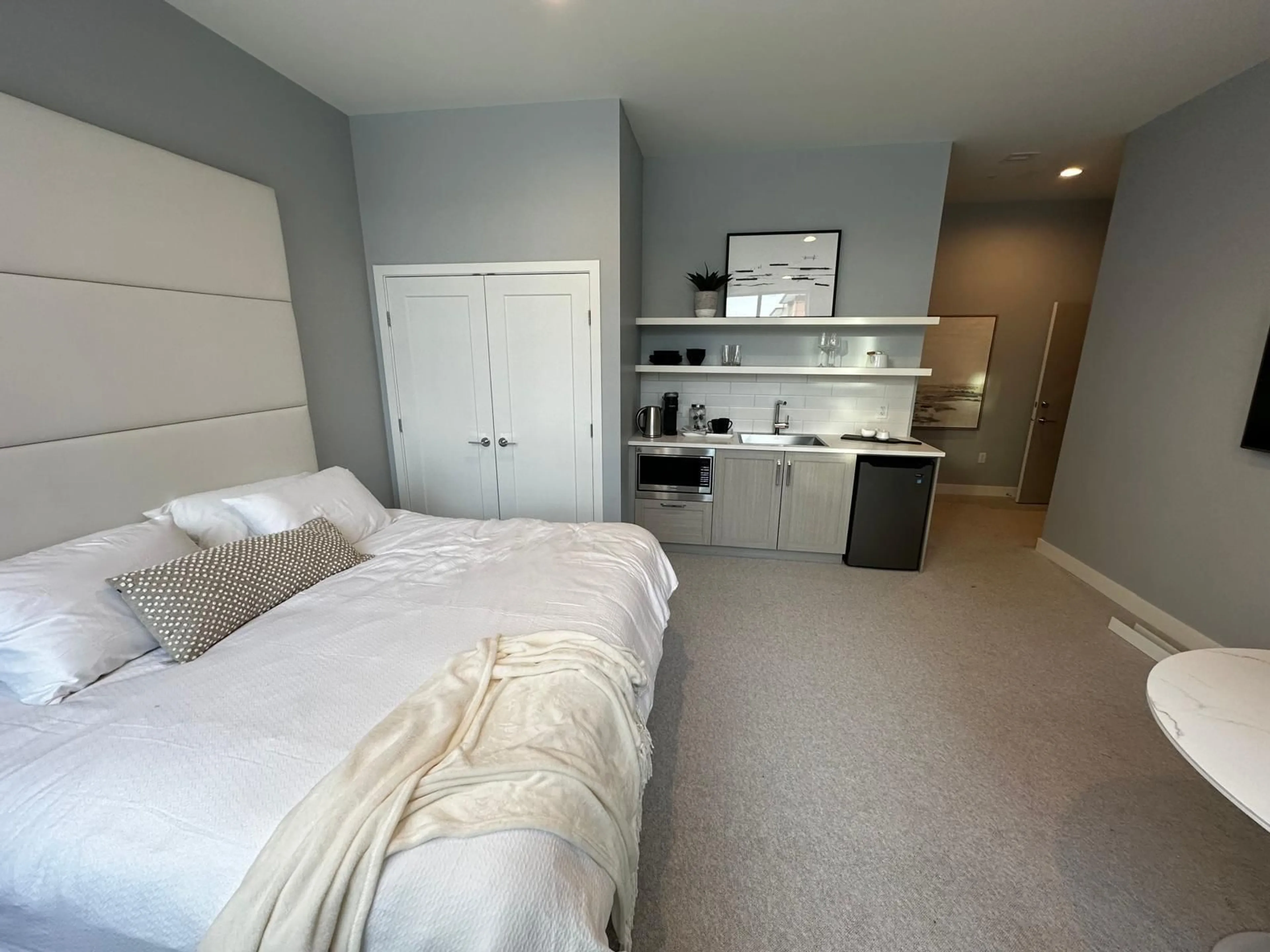 A pic of a room for 404 - 18811 72, Surrey British Columbia V0V0V0