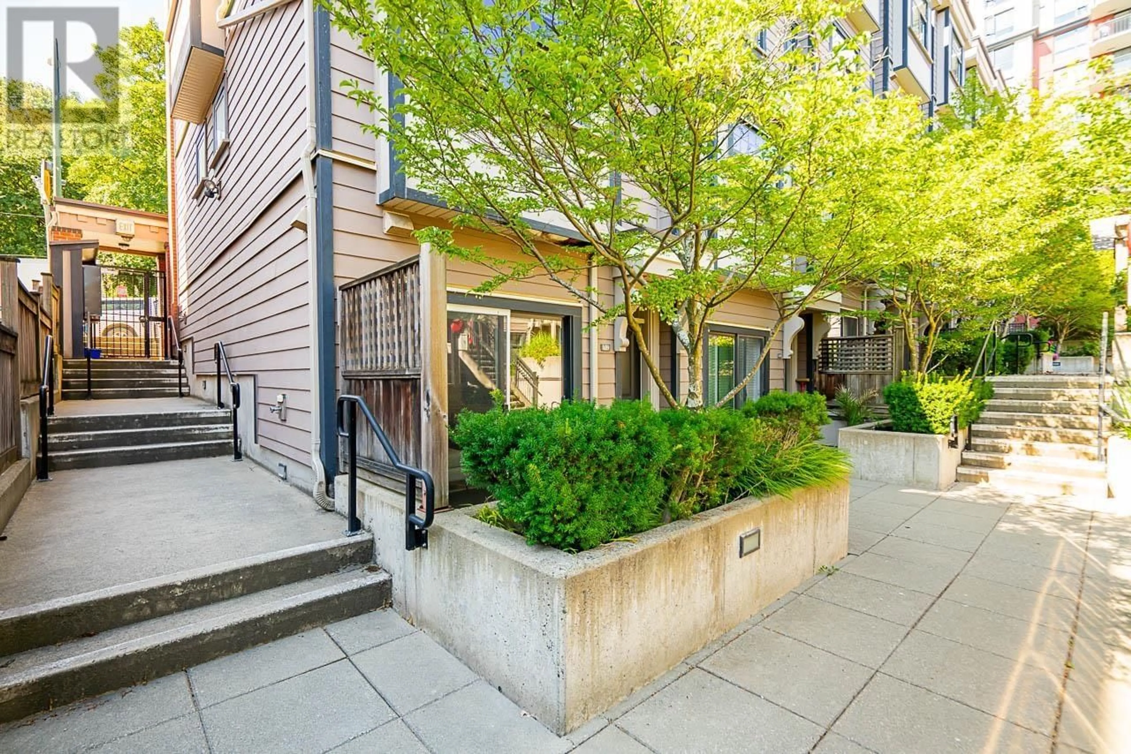 Patio, street for 109 - 828 ROYAL AVENUE, New Westminster British Columbia V3M1J9