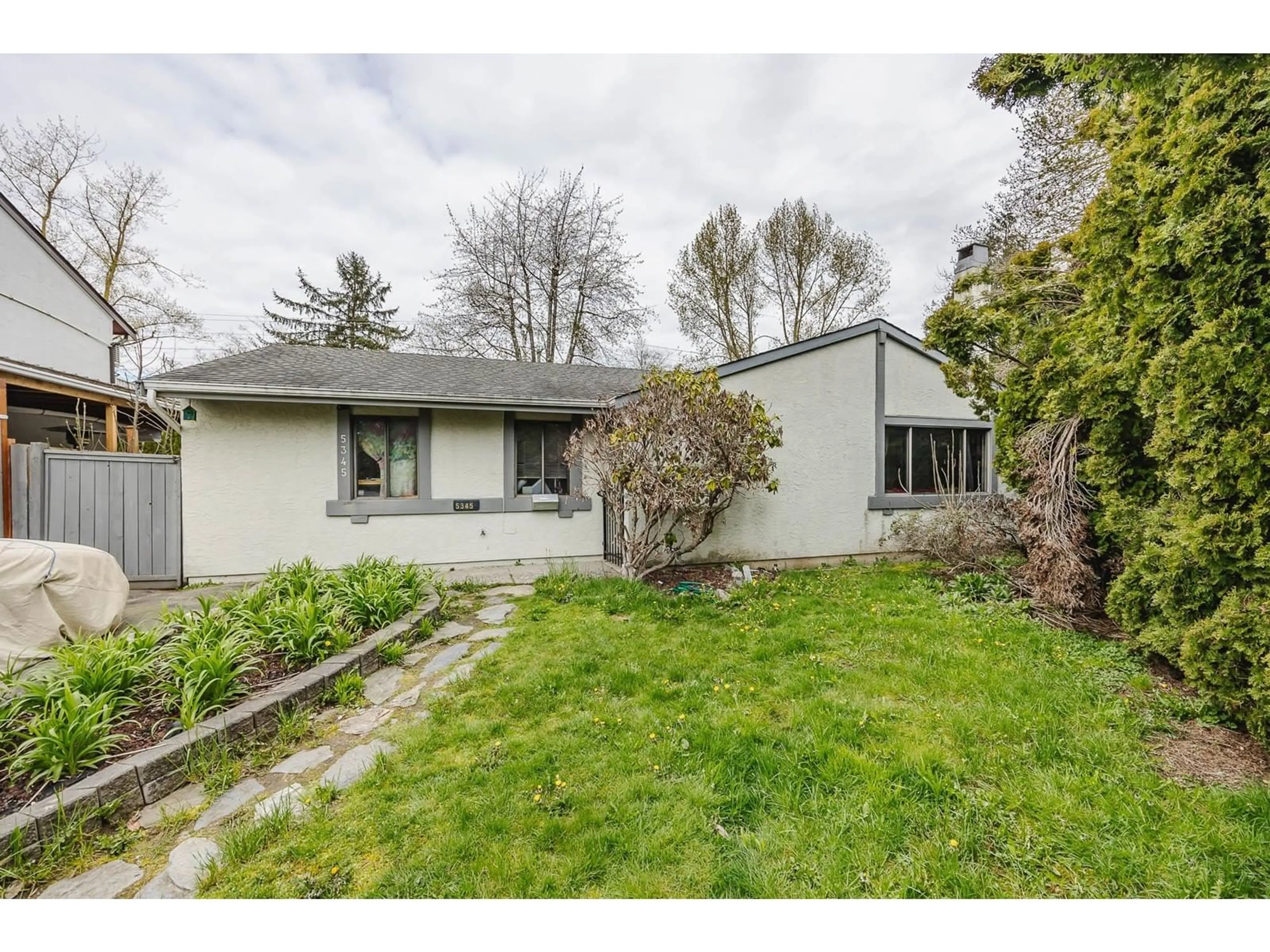 A pic from outside/outdoor area/front of a property/back of a property/a pic from drone, street for 5345 199, Langley British Columbia V3A6T8