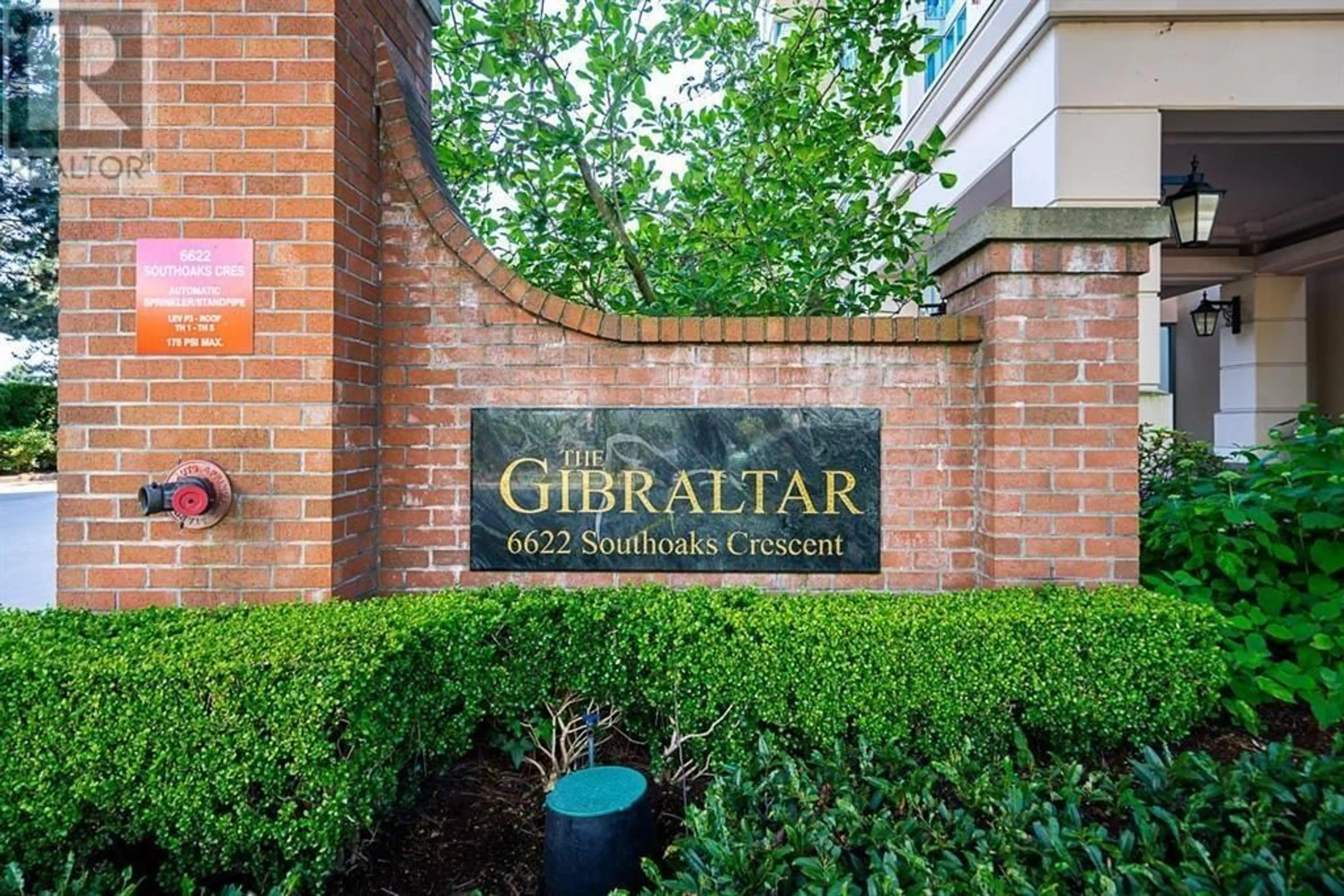Indoor foyer for 1302 - 6622 SOUTHOAKS CRESCENT, Burnaby British Columbia V5E4K2