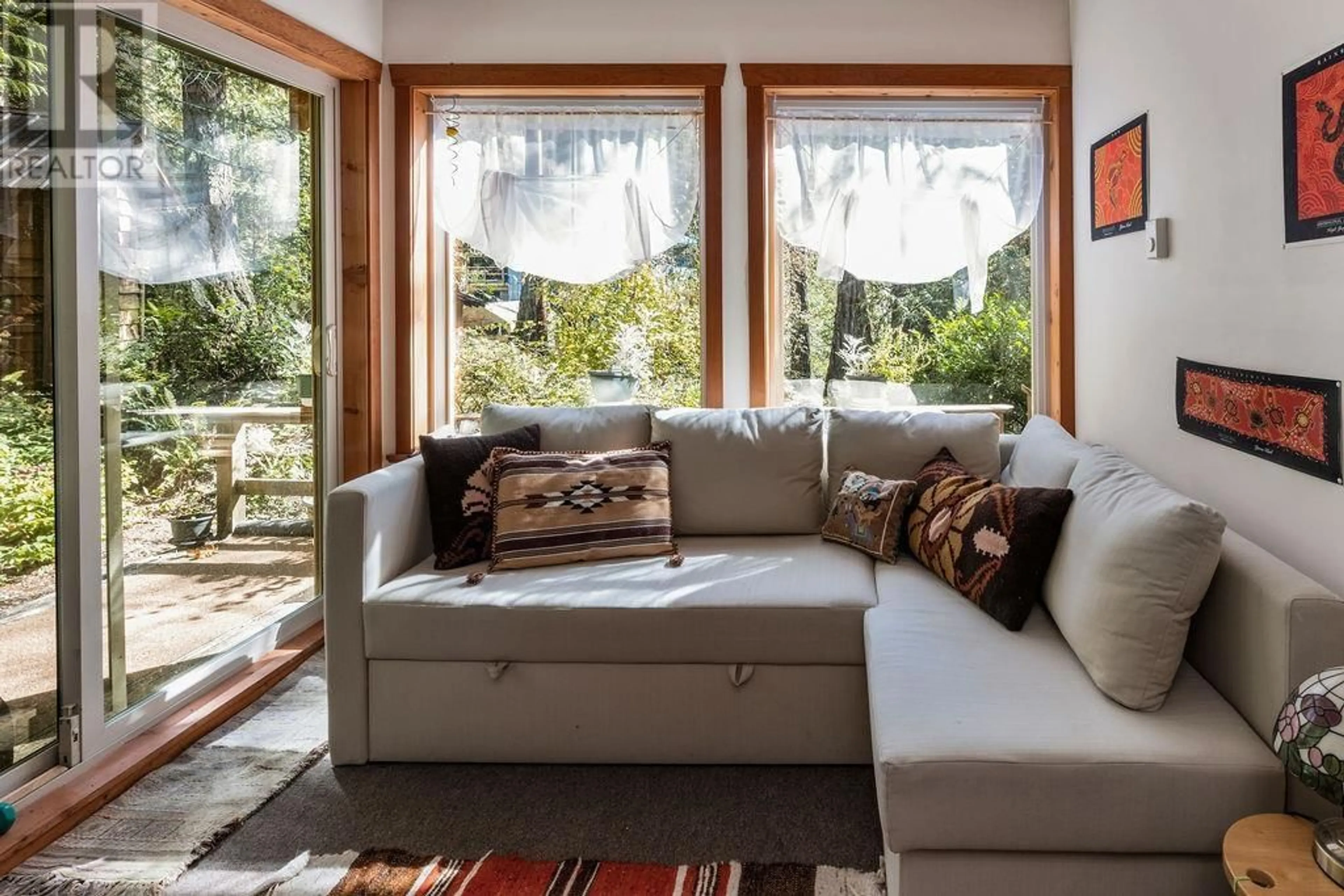 Living room with furniture, unknown for 5989 GLEN PLACE, Pender Harbour British Columbia V0N2H1