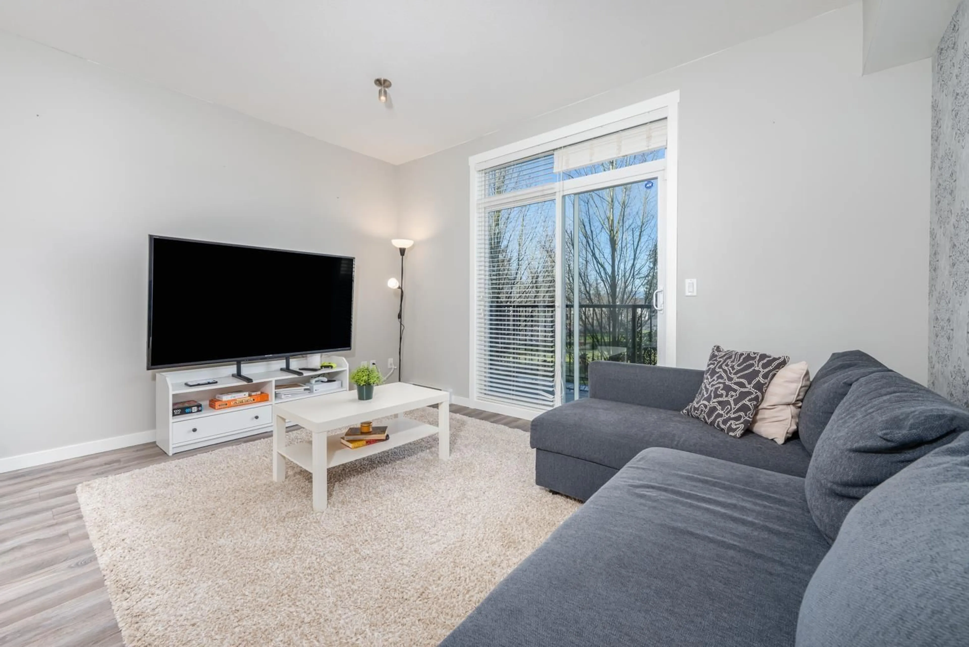 Living room with furniture, unknown for 22 - 14905 60, Surrey British Columbia V3S1R8