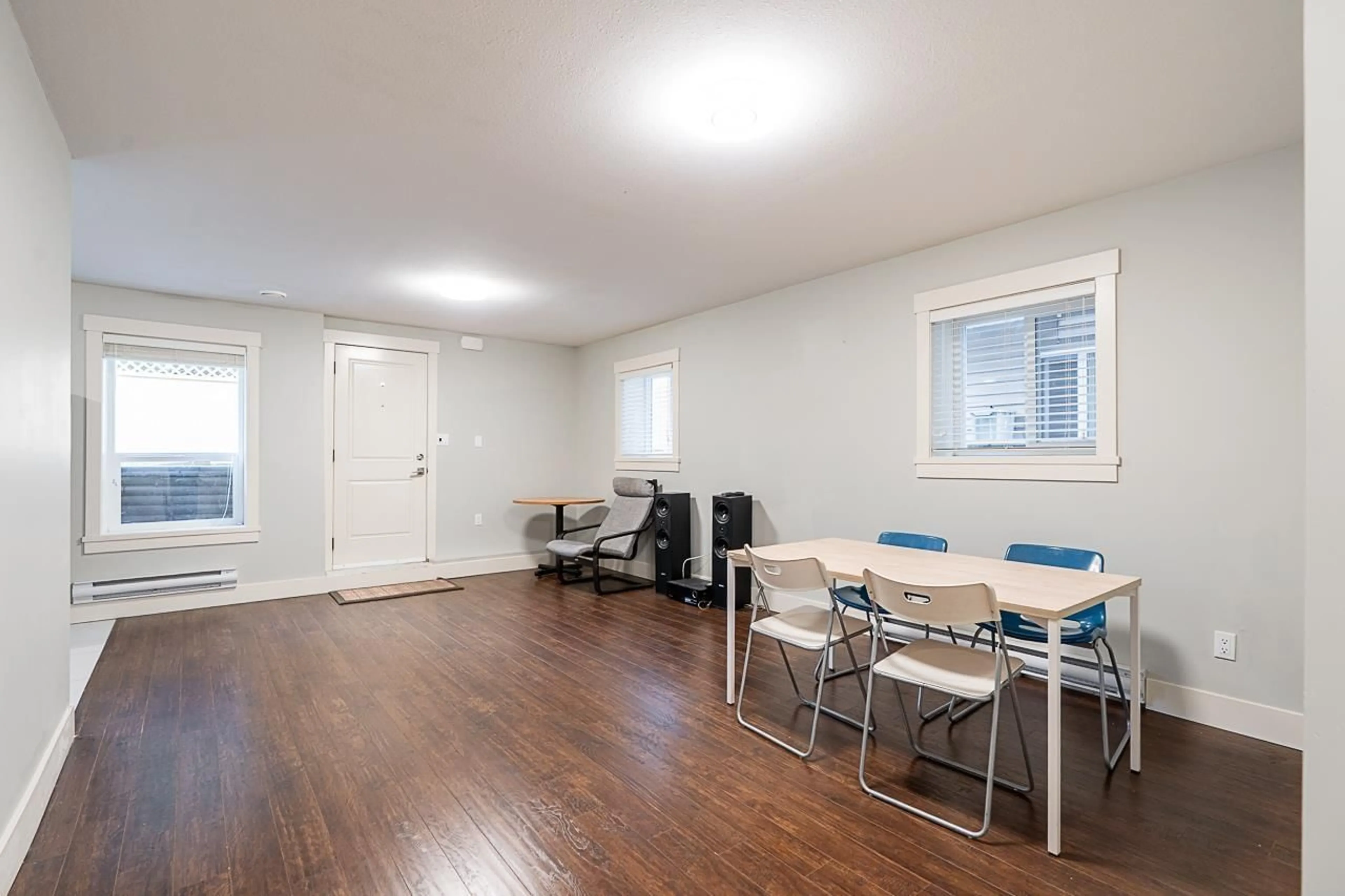 A pic of a room for 21046 76A, Langley British Columbia V2Y0L1