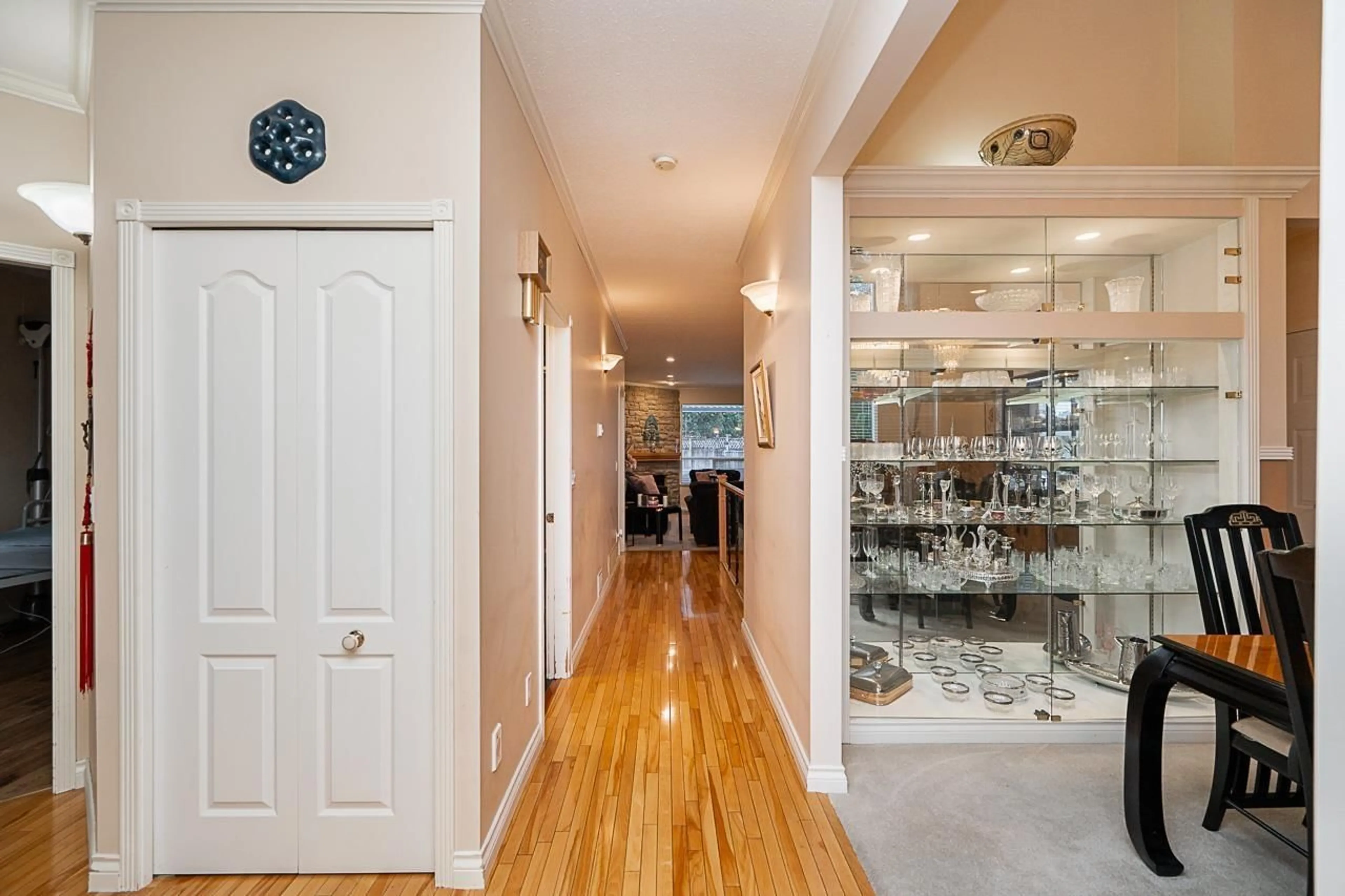 Indoor foyer for 8411 170 STREET, Surrey British Columbia V4N5C7