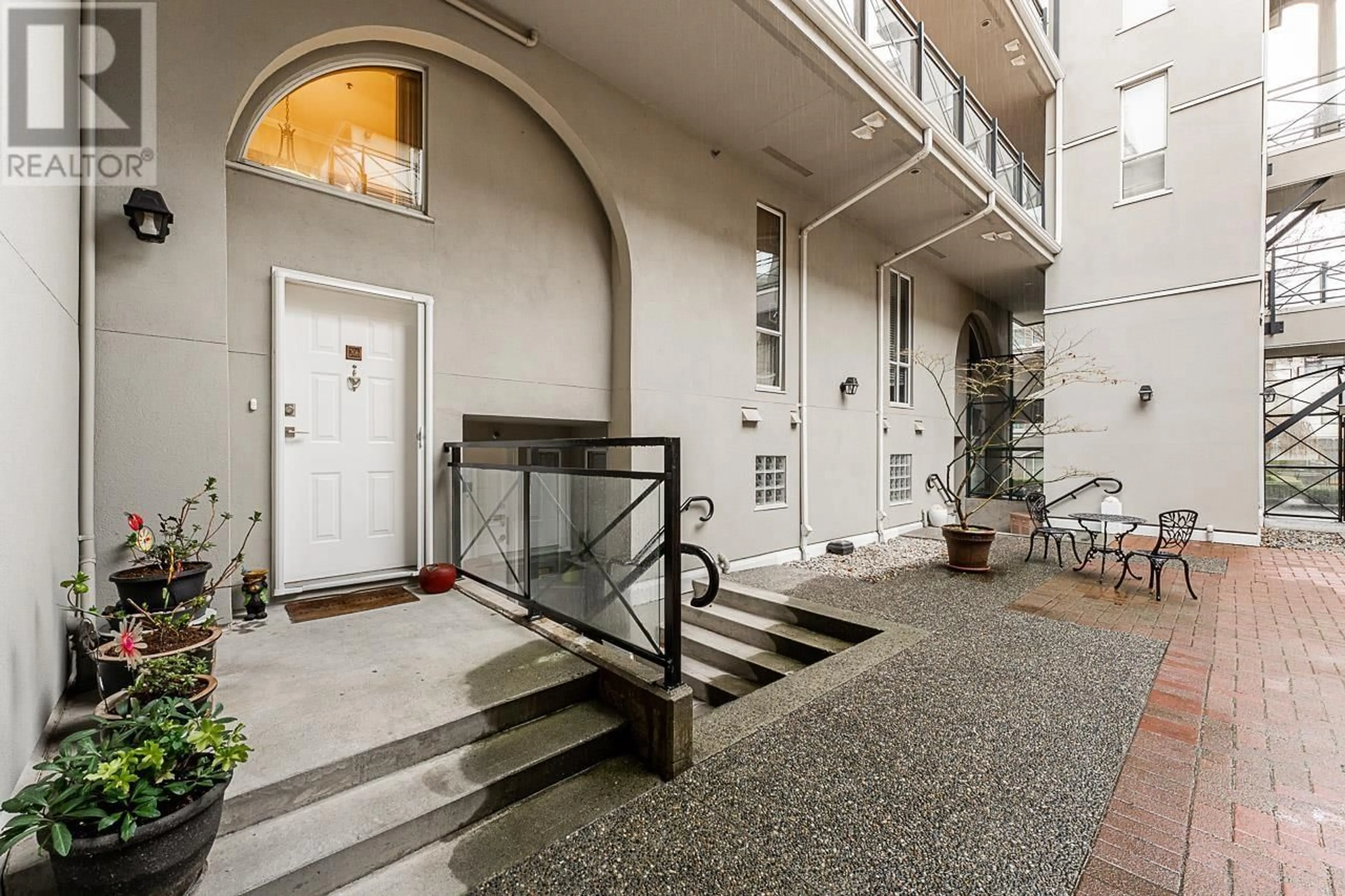 Indoor foyer for 206 - 3 RENAISSANCE SQUARE, New Westminster British Columbia V3M6K4