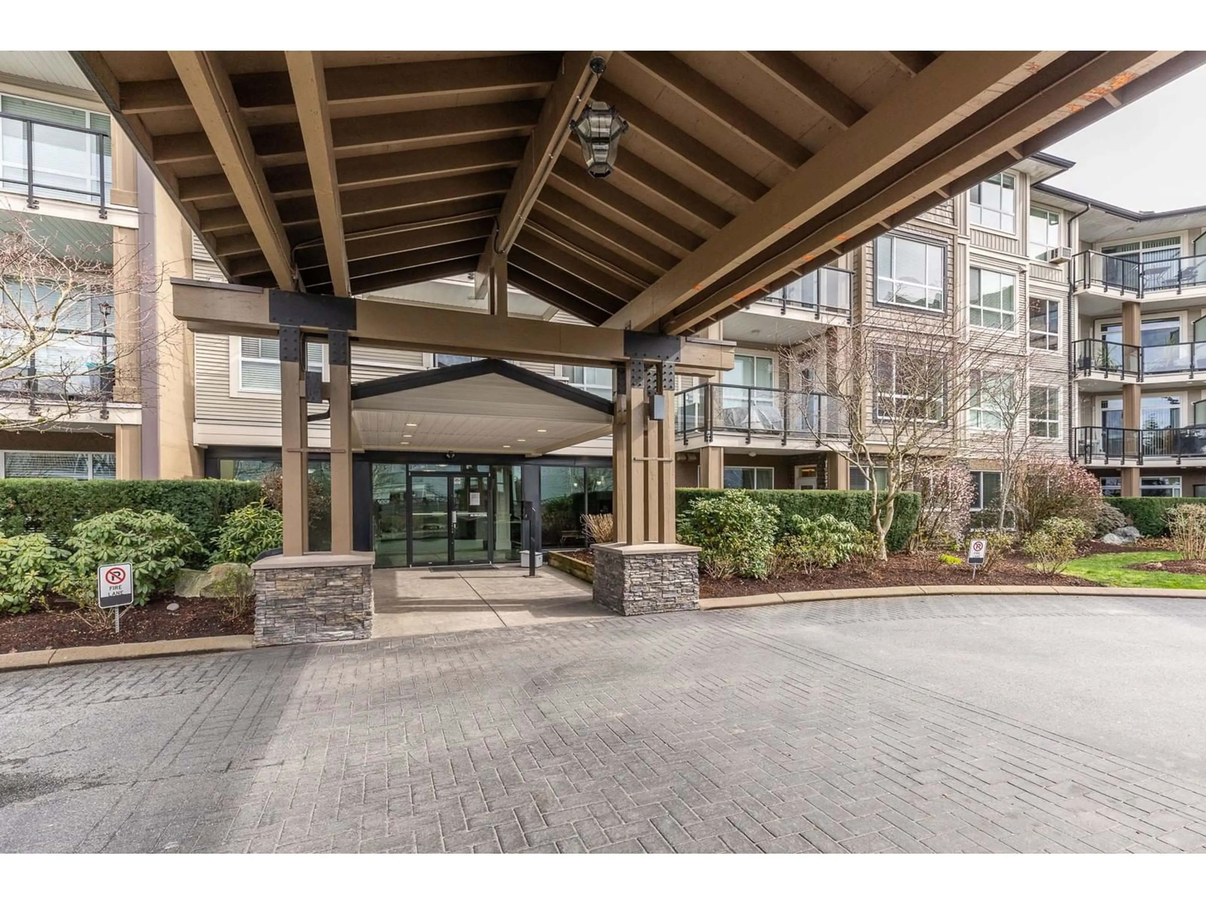 Indoor foyer for 419 - 32729 GARIBALDI, Abbotsford British Columbia V2T0A6