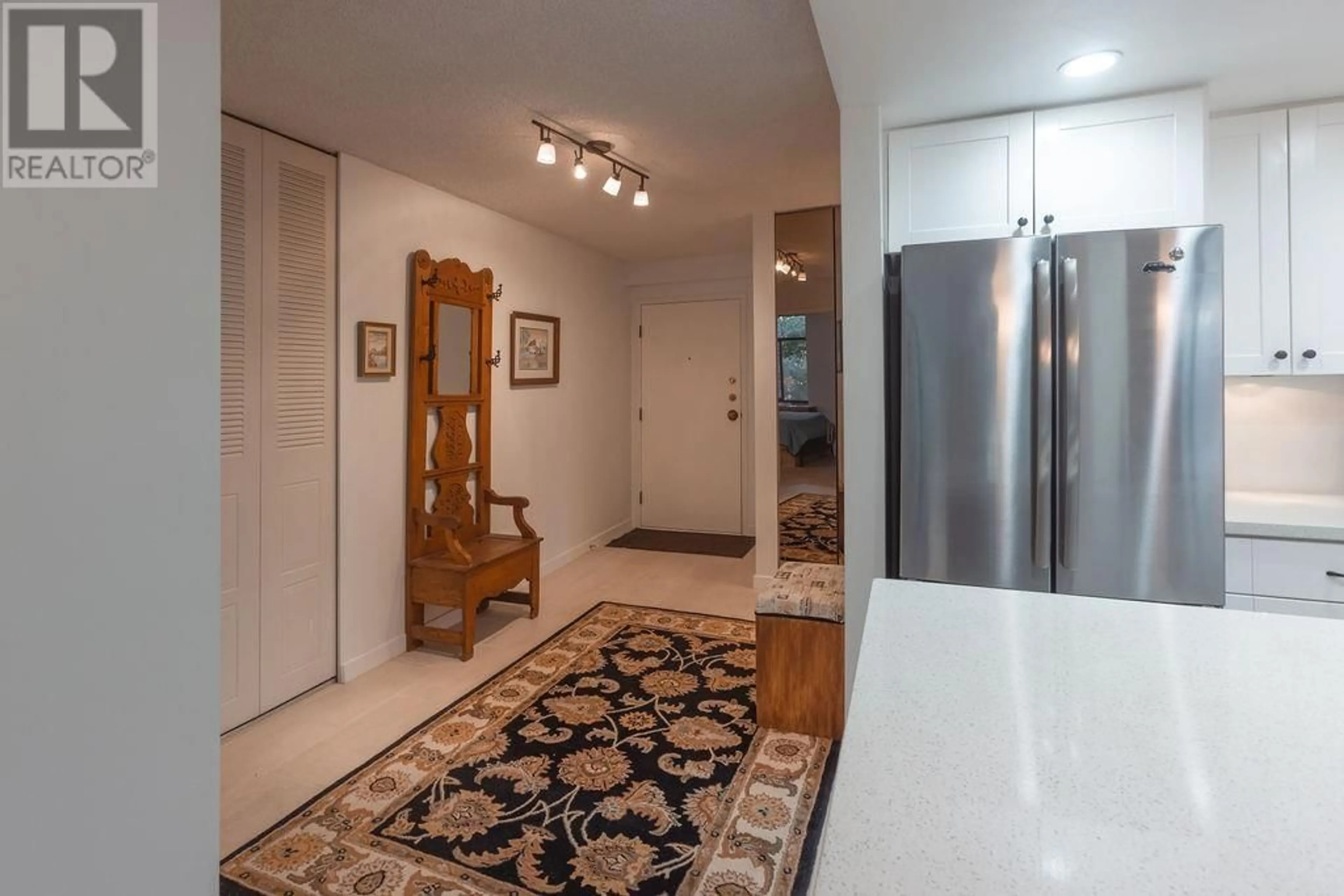 Indoor foyer for 113 4101 YEW STREET, Vancouver British Columbia V6L3B7