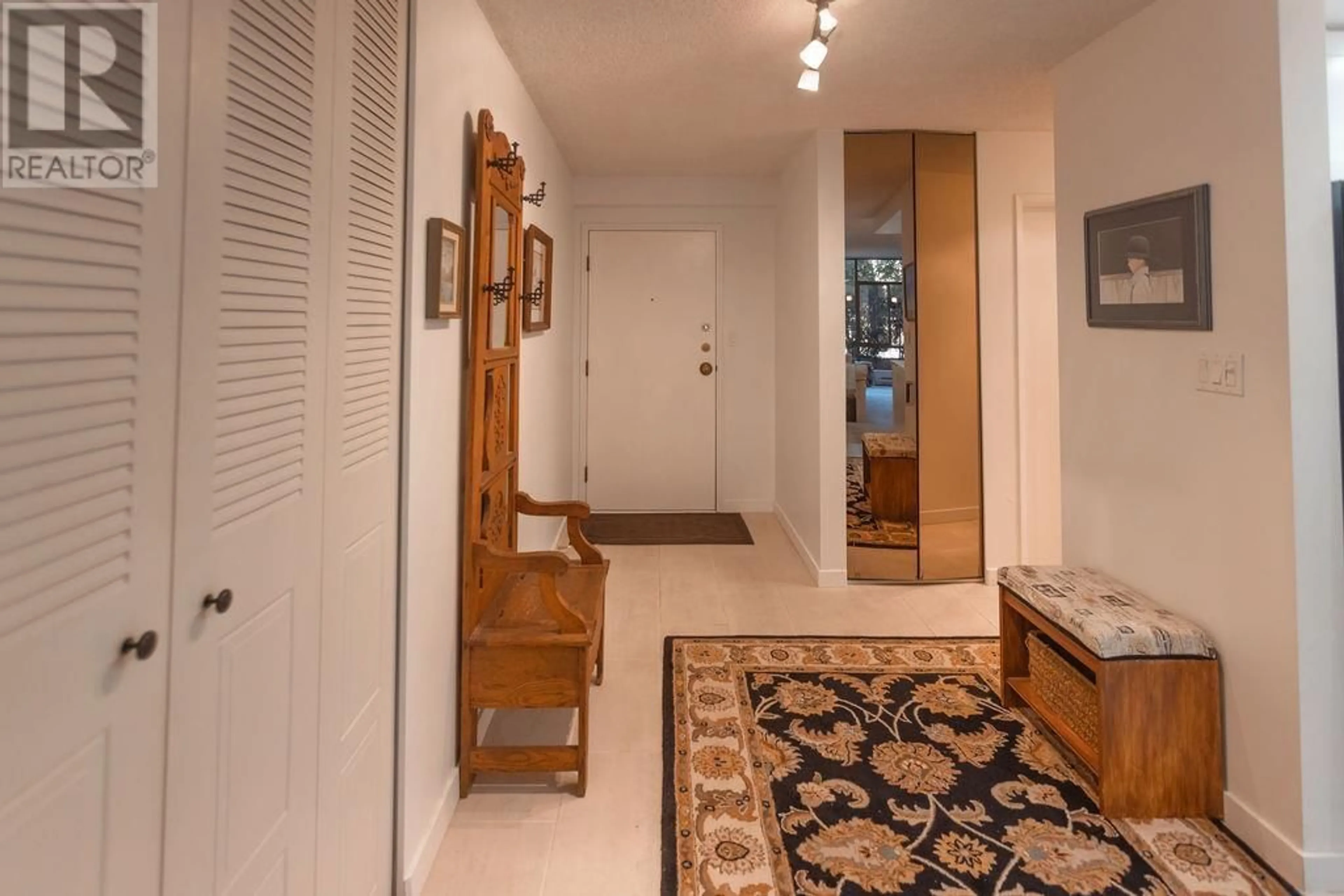 Indoor entryway for 113 4101 YEW STREET, Vancouver British Columbia V6L3B7