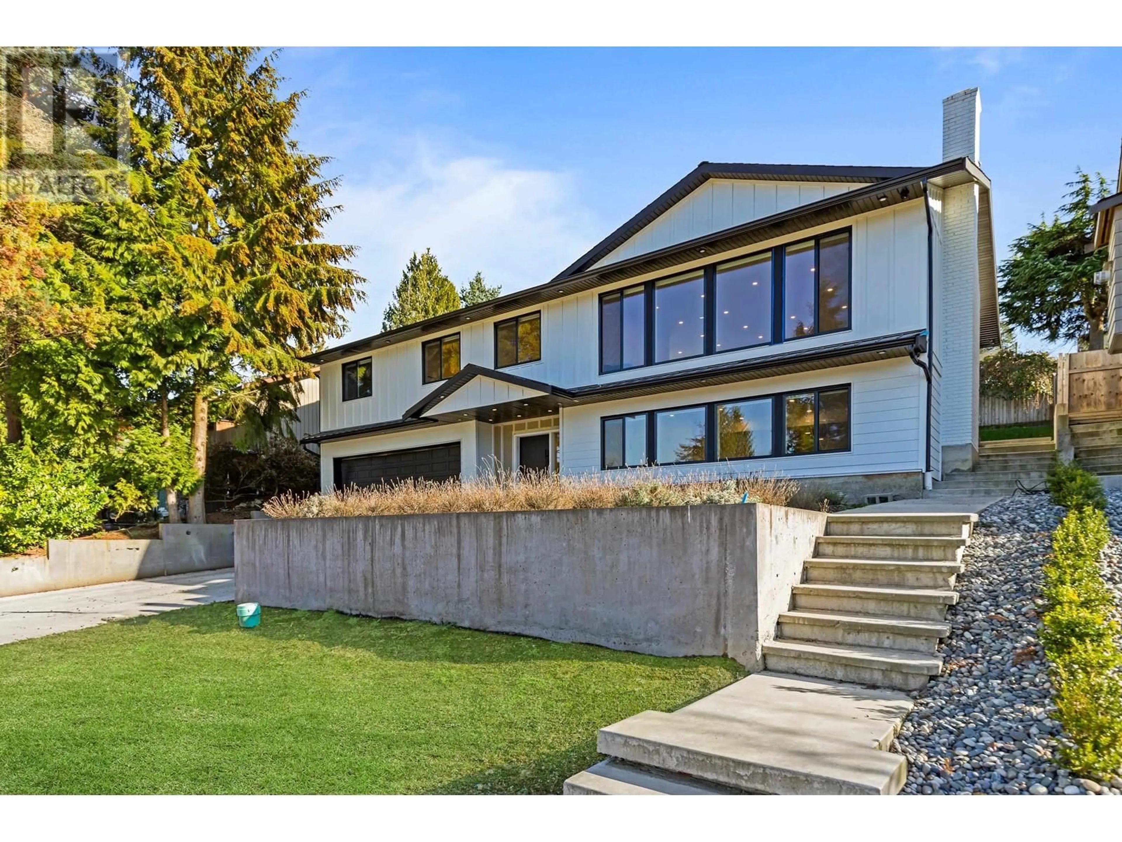 Home with vinyl exterior material, street for 2314 ONEIDA DRIVE, Coquitlam British Columbia V3J7A8