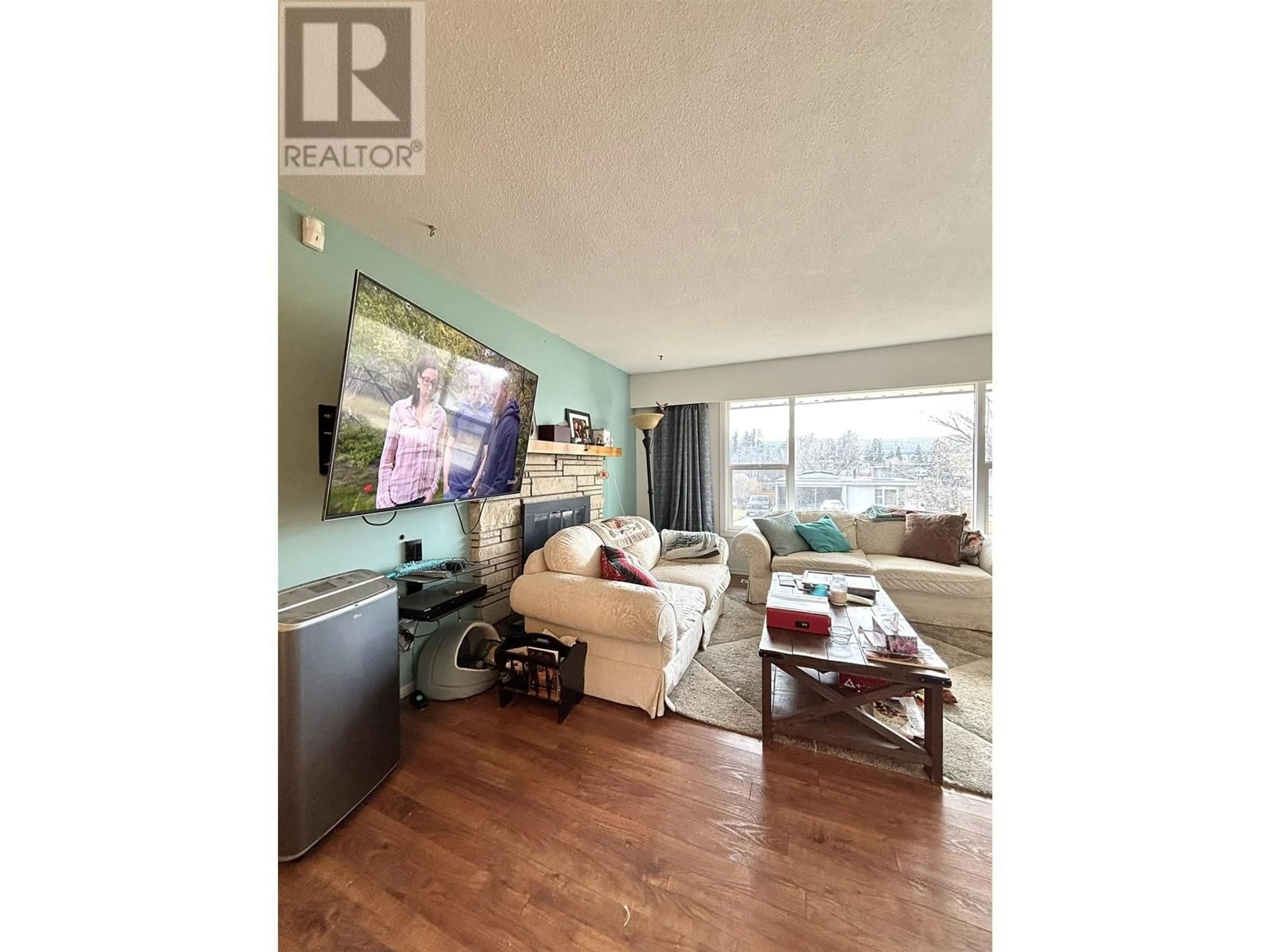 Living room with furniture, wood/laminate floor for 766 TENTH AVENUE, Williams Lake British Columbia V2G2L8
