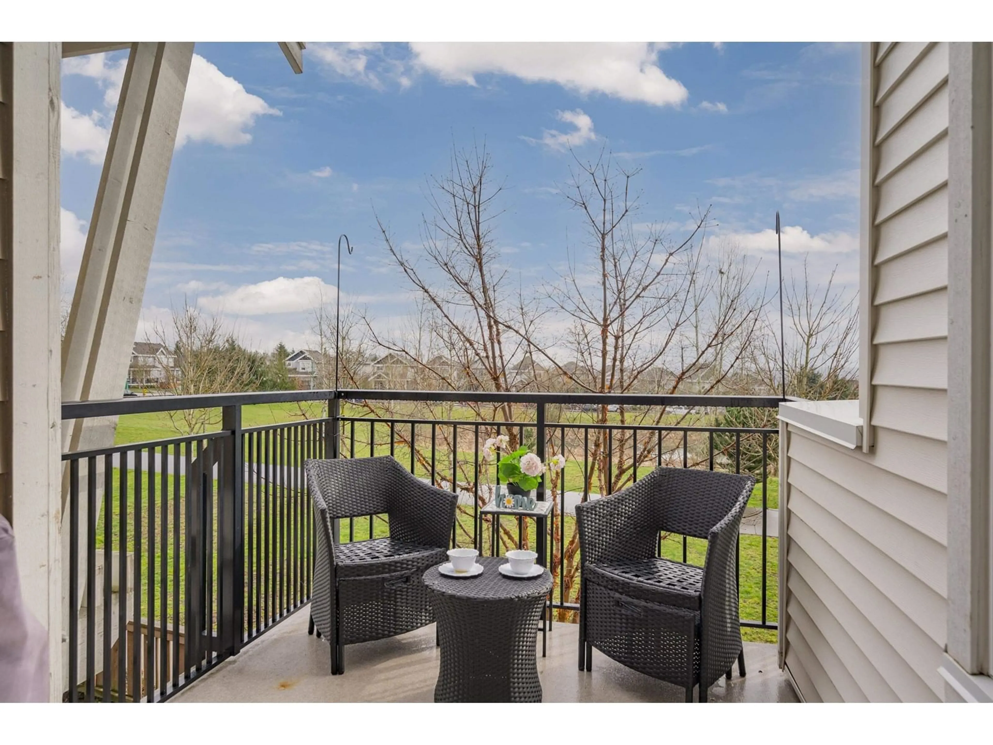 Patio, water/lake/river/ocean view for 103 - 19433 68, Surrey British Columbia V4N6M8
