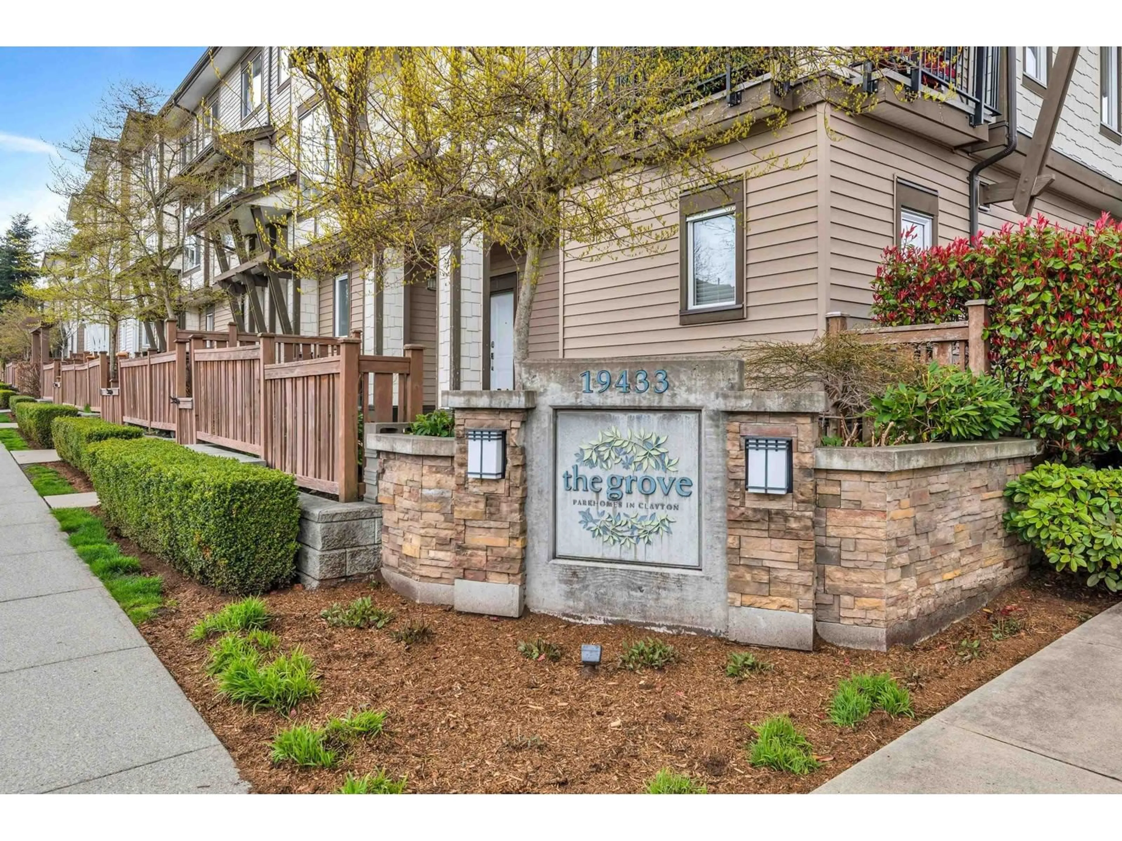 Indoor entryway for 103 19433 68 AVENUE, Surrey British Columbia V4N6M8