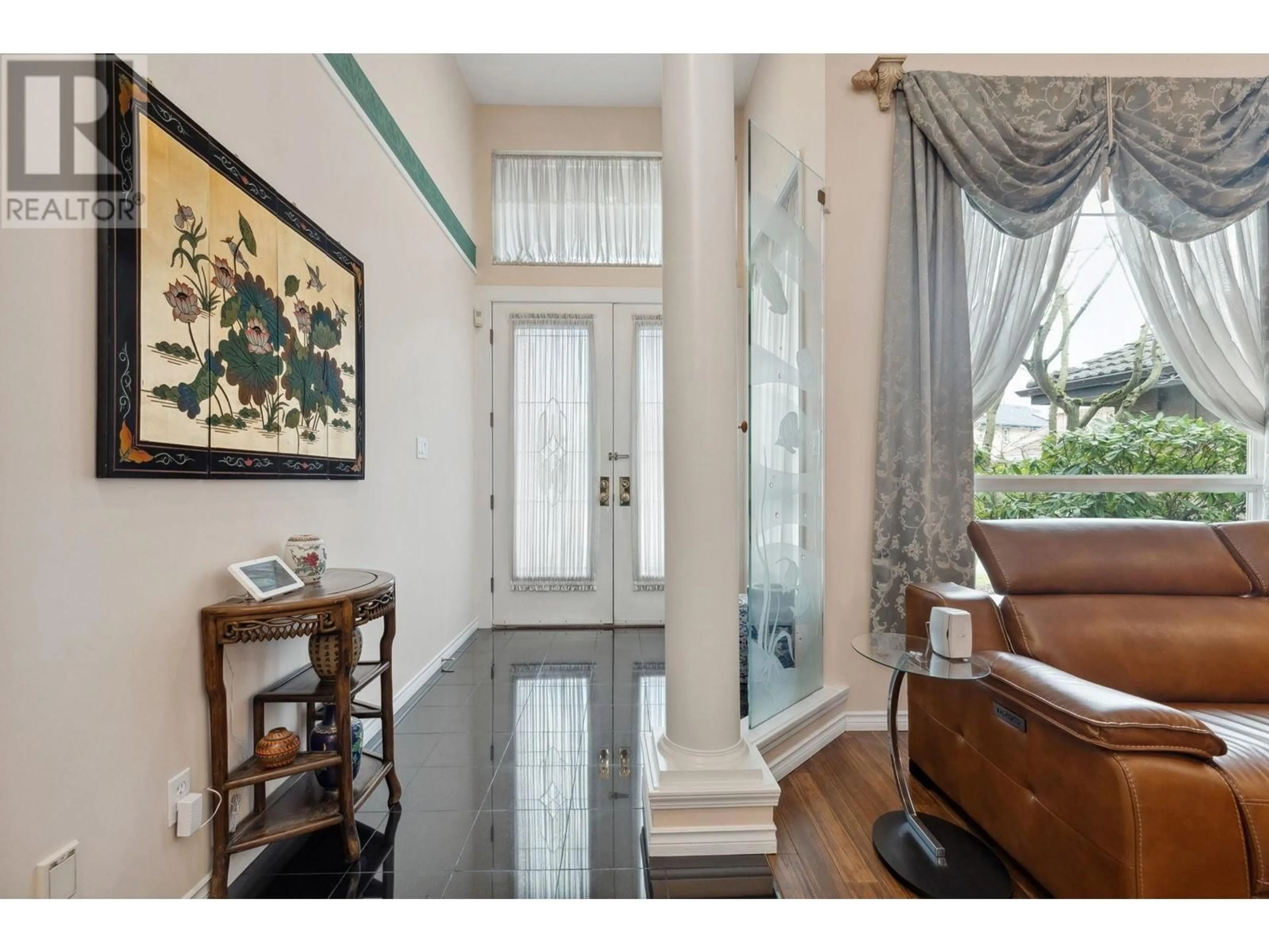 Indoor entryway for 4511 CAMERON COURT, Richmond British Columbia V6V2T5