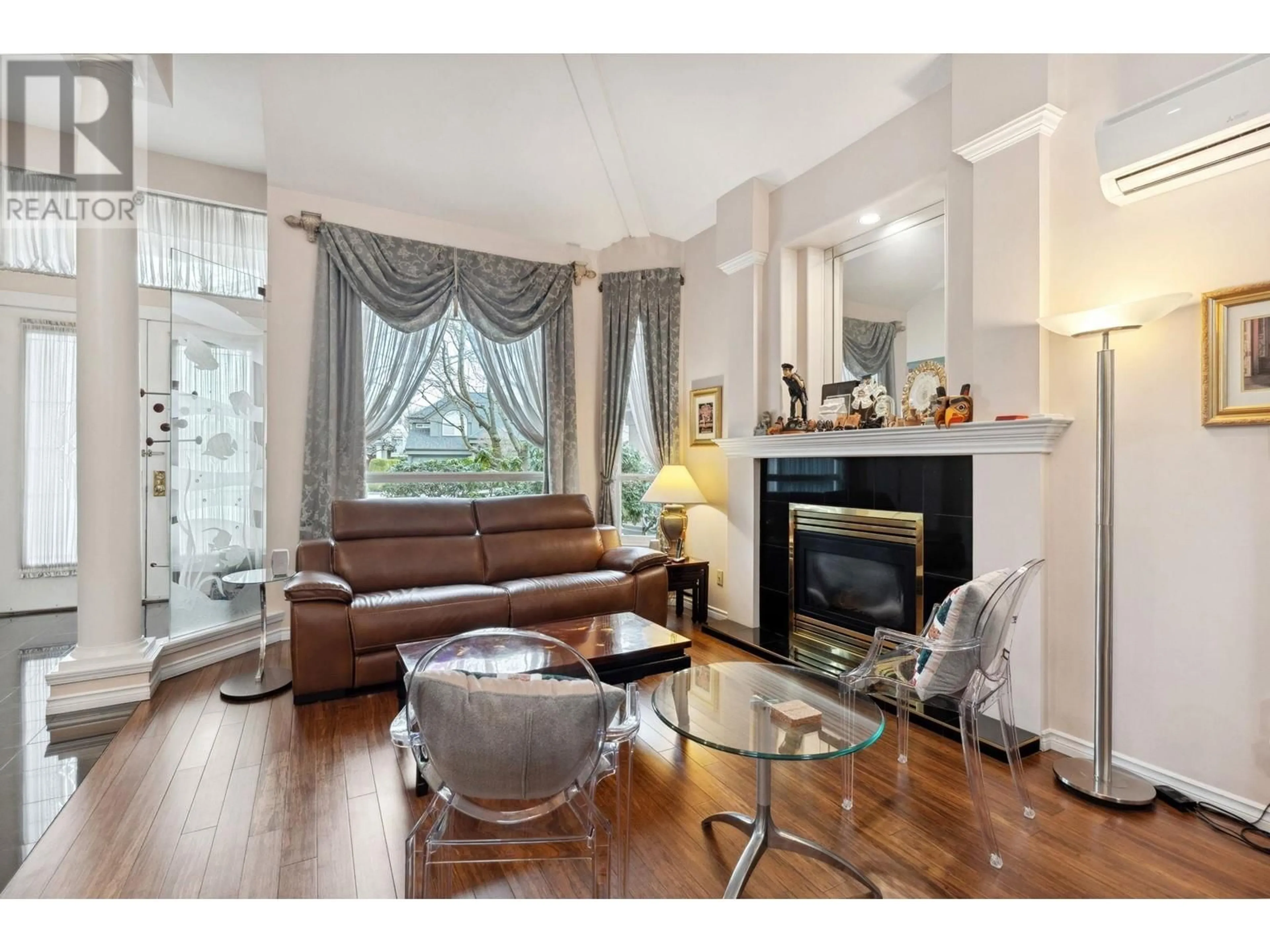 Living room with furniture, wood/laminate floor for 4511 CAMERON COURT, Richmond British Columbia V6V2T5