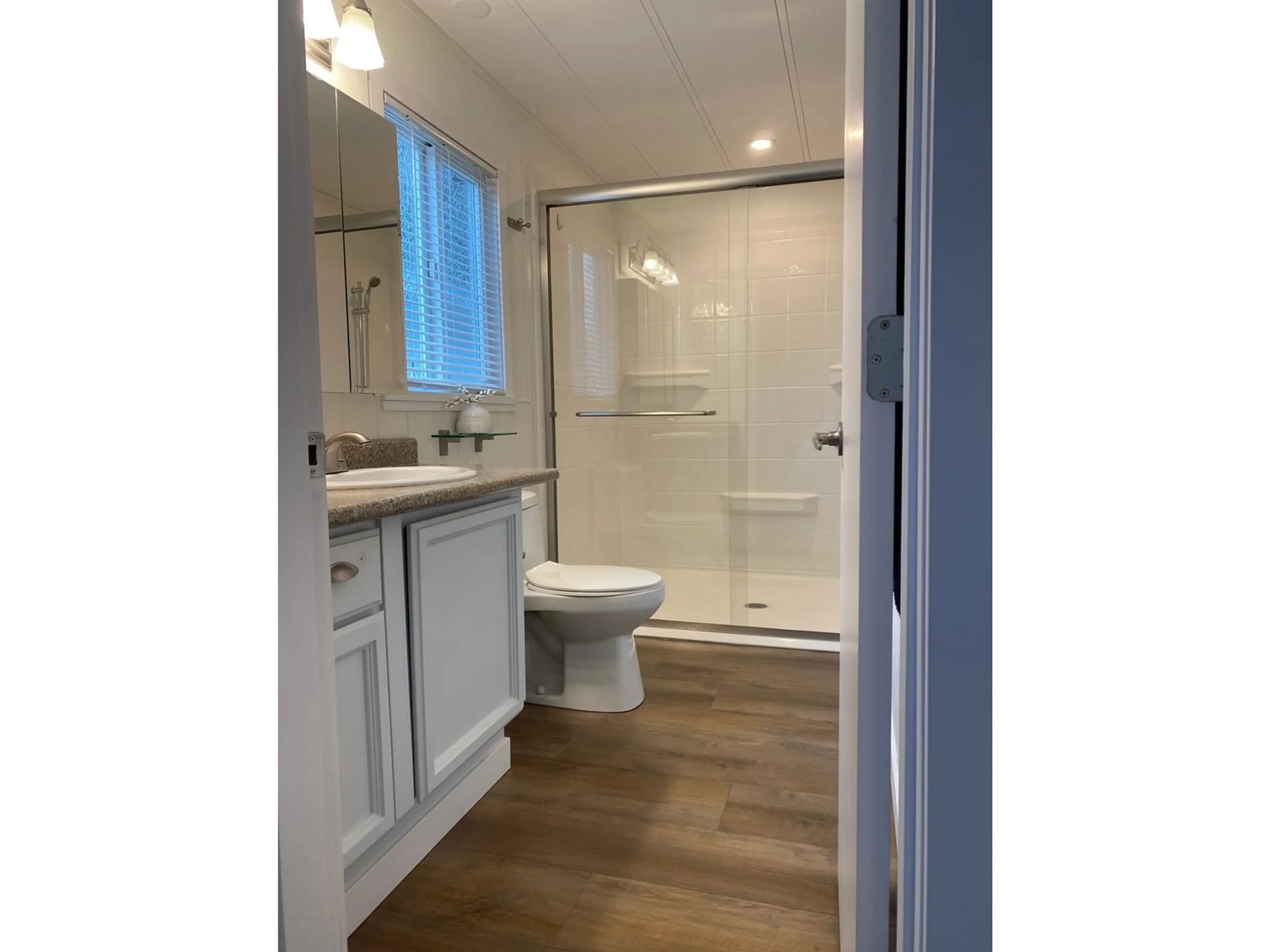 Standard bathroom, ceramic/tile floor for 113 15875 20 AVENUE, Surrey British Columbia V4A2B1