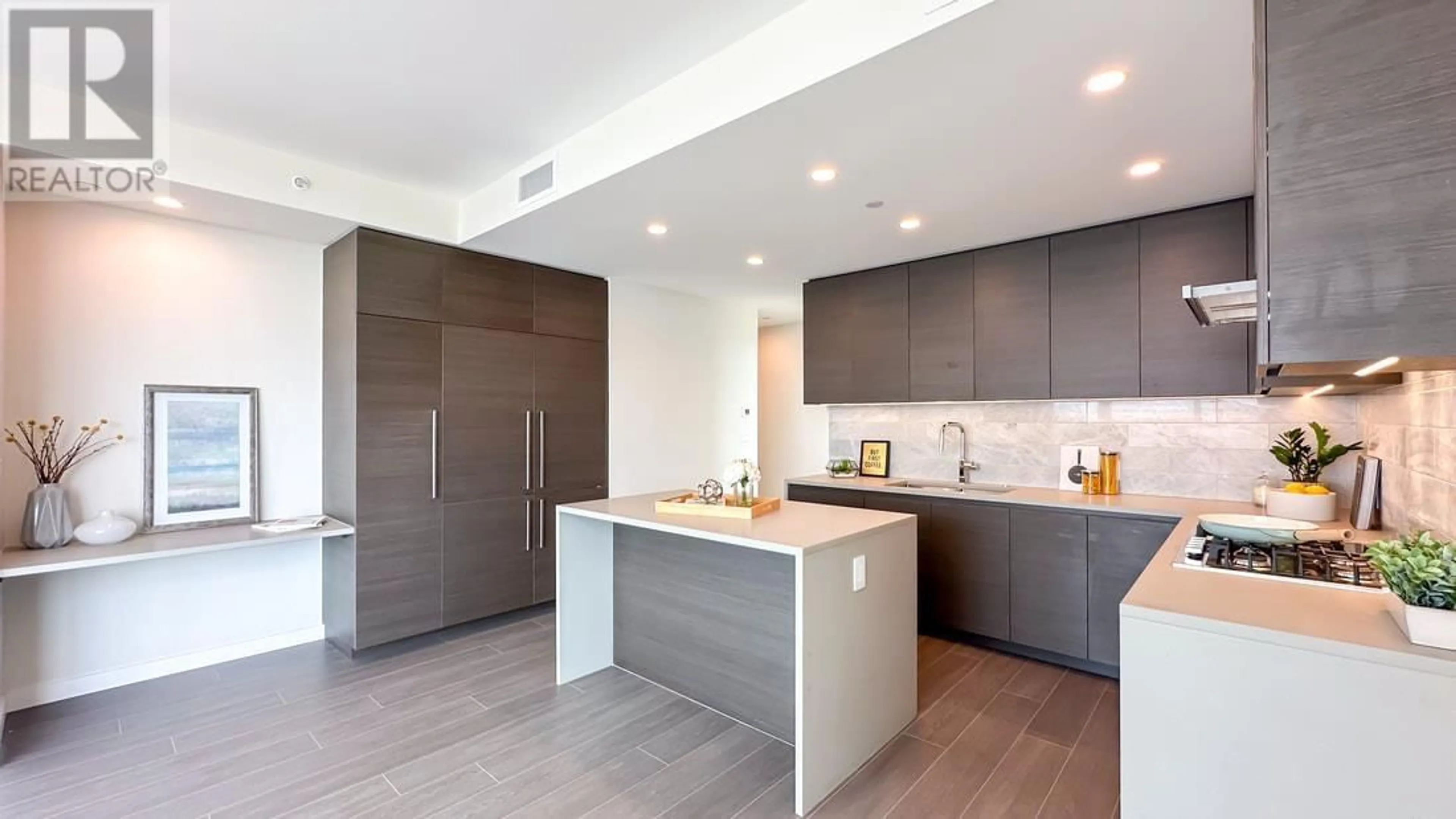 Contemporary kitchen, unknown for 3807 2186 GILMORE AVENUE, Burnaby British Columbia V5C0N7