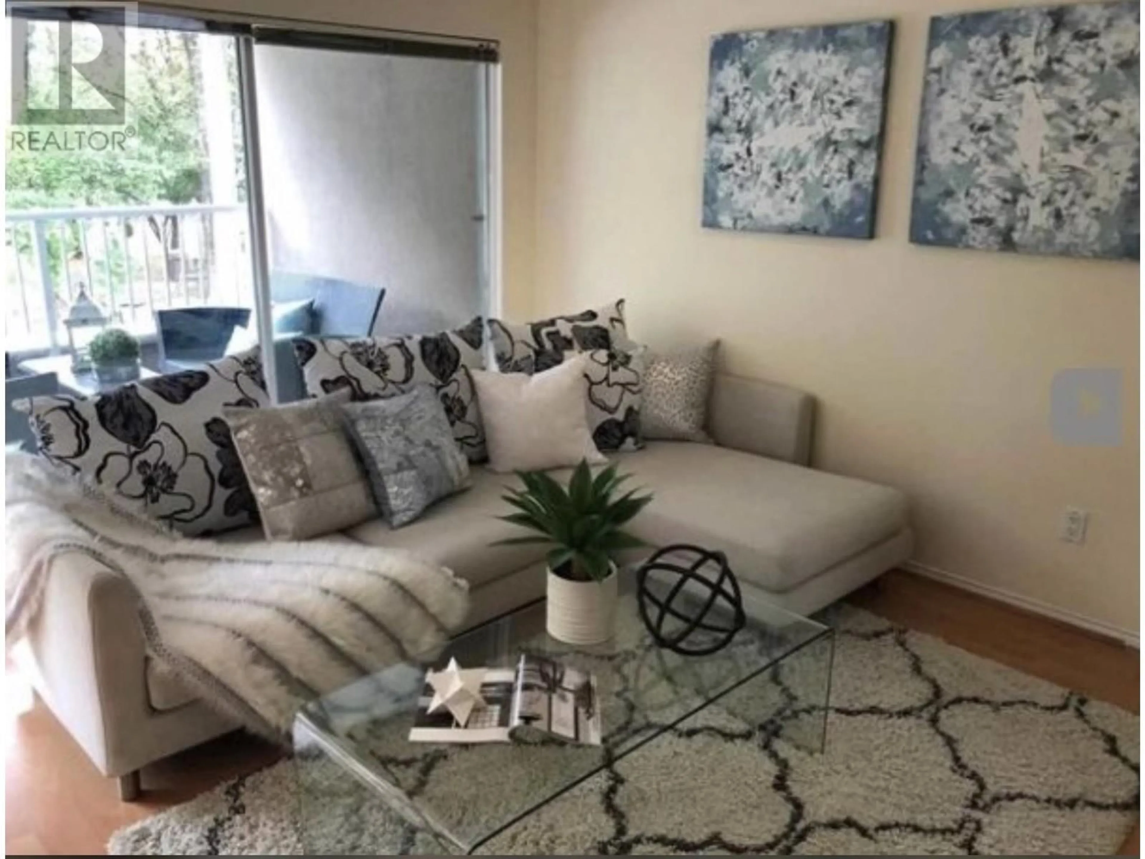 Living room with furniture, unknown for 301 - 985 W 10TH AVENUE, Vancouver British Columbia V5Z1L9