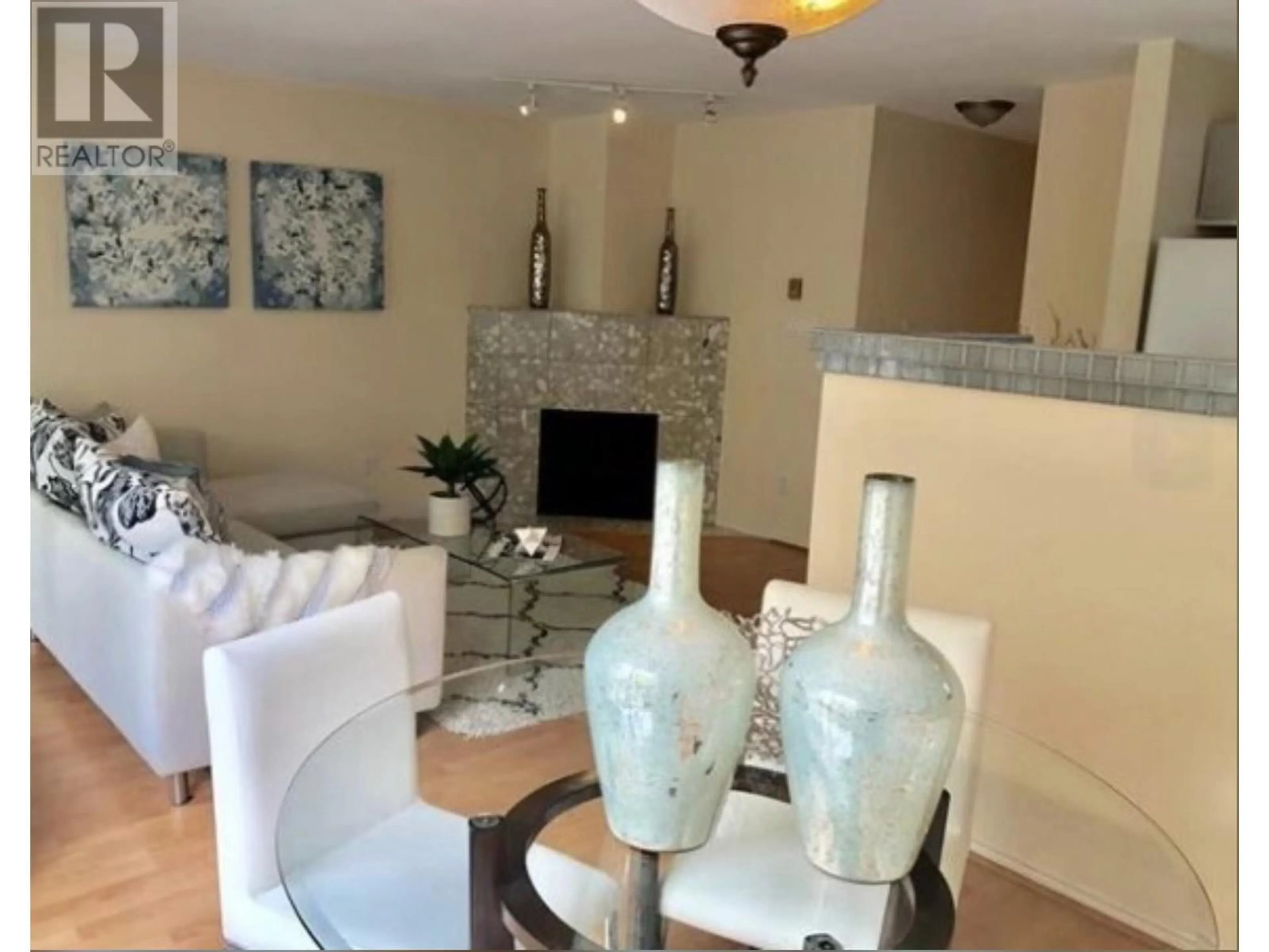 Living room with furniture, ceramic/tile floor for 301 - 985 W 10TH AVENUE, Vancouver British Columbia V5Z1L9