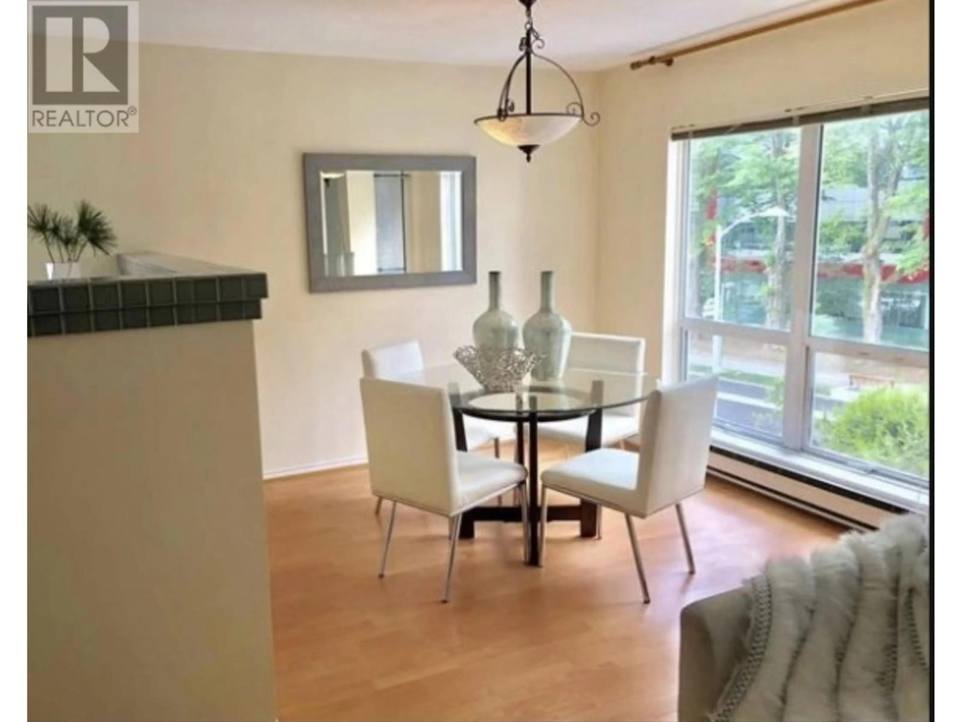 Dining room, wood/laminate floor for 301 - 985 W 10TH AVENUE, Vancouver British Columbia V5Z1L9