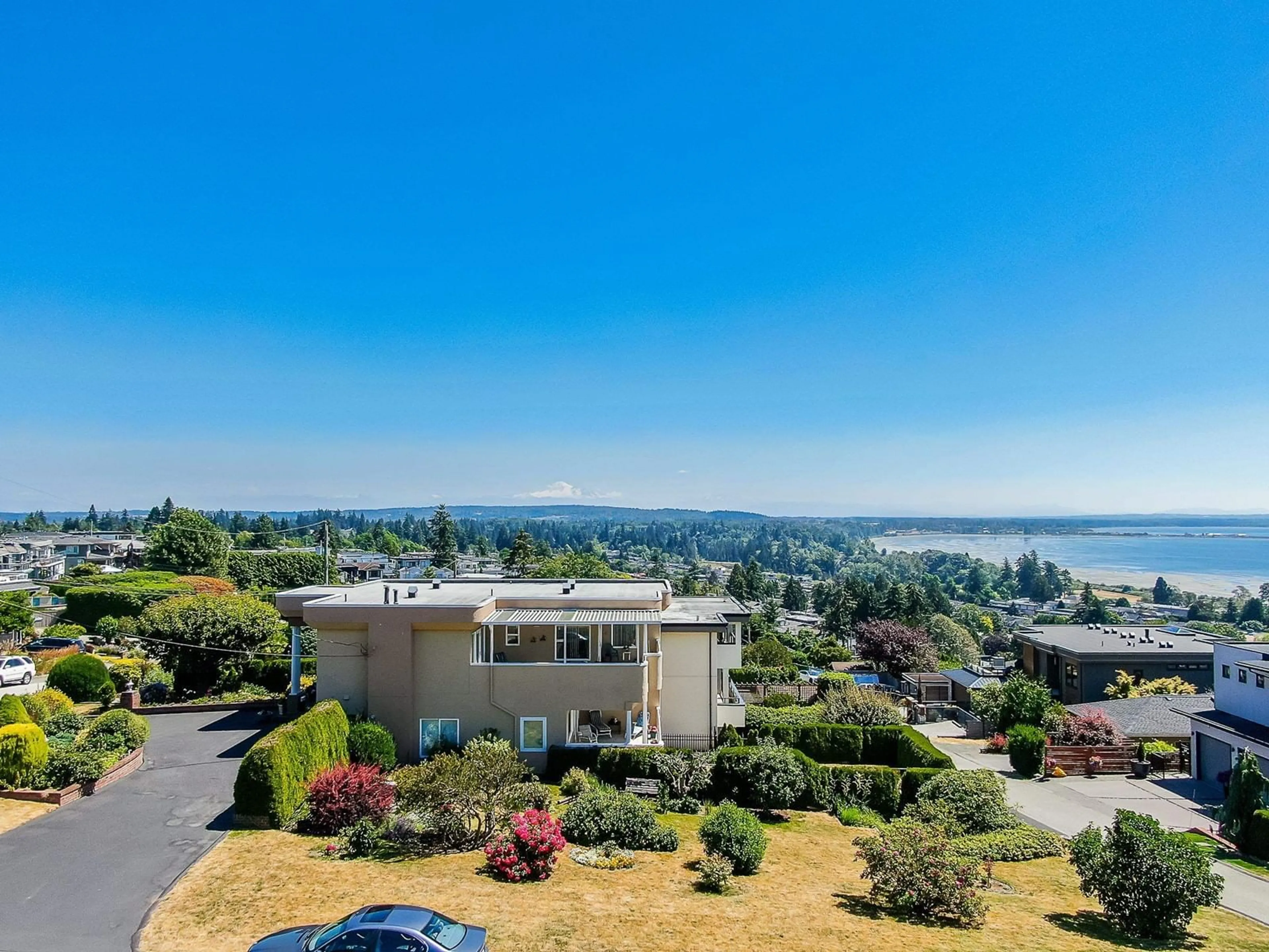 A pic from outside/outdoor area/front of a property/back of a property/a pic from drone, water/lake/river/ocean view for 1085 BALSAM, White Rock British Columbia V4B4J4