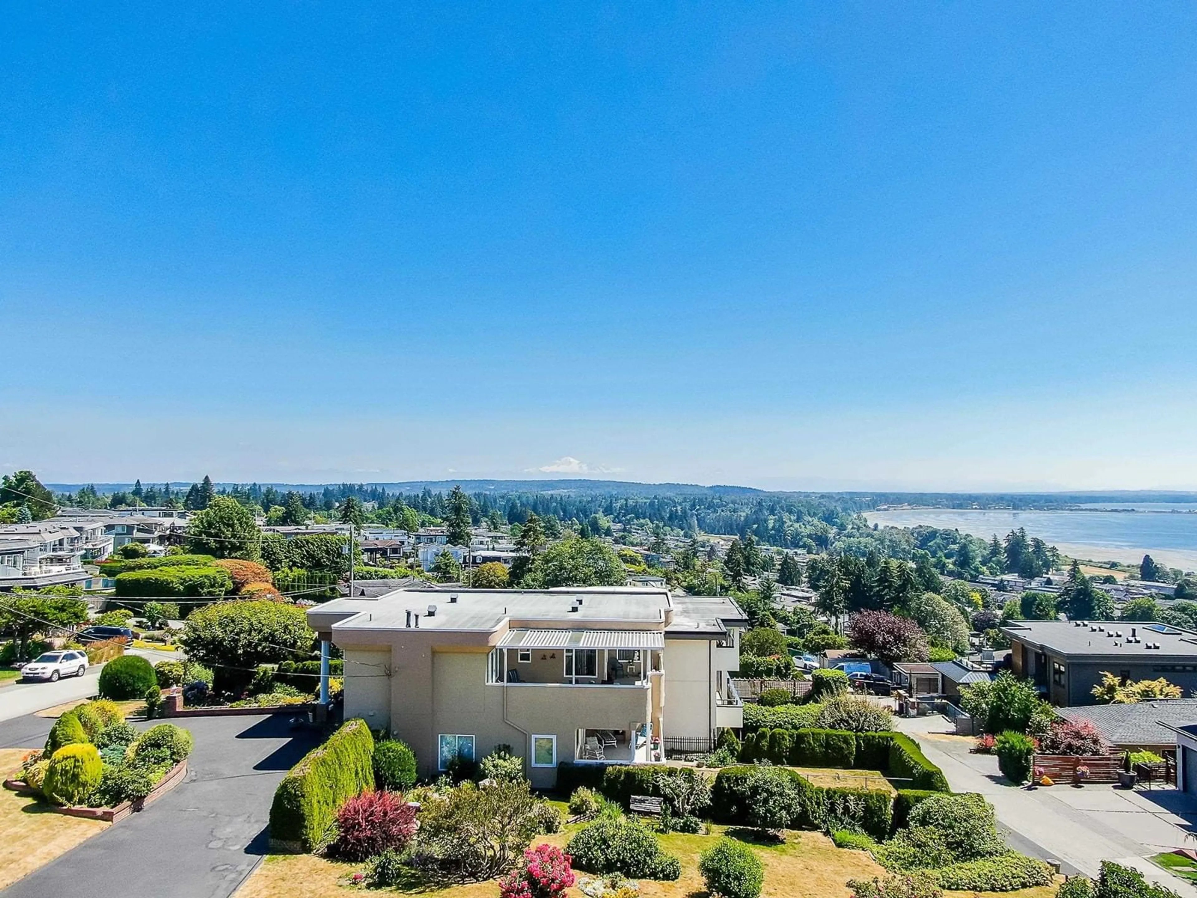 A pic from outside/outdoor area/front of a property/back of a property/a pic from drone, water/lake/river/ocean view for 1085 BALSAM, White Rock British Columbia V4B4J4
