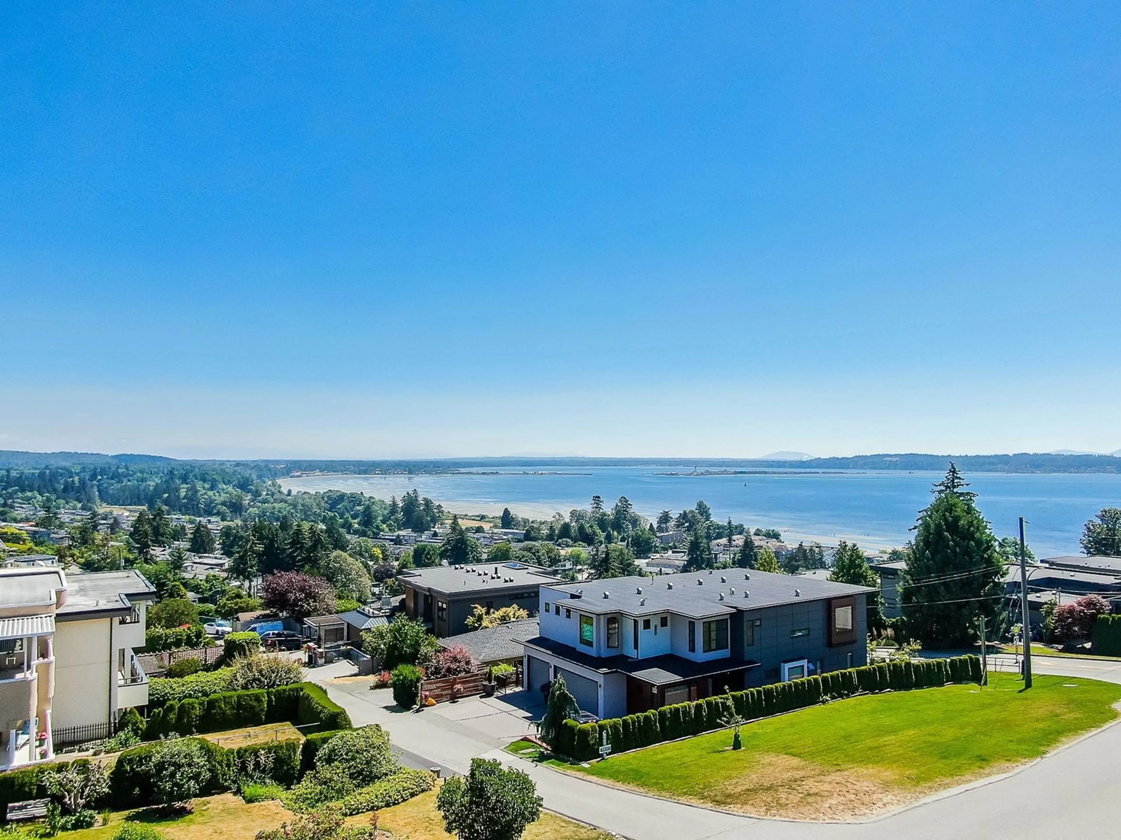 A pic from outside/outdoor area/front of a property/back of a property/a pic from drone, water/lake/river/ocean view for 1085 BALSAM, White Rock British Columbia V4B4J4