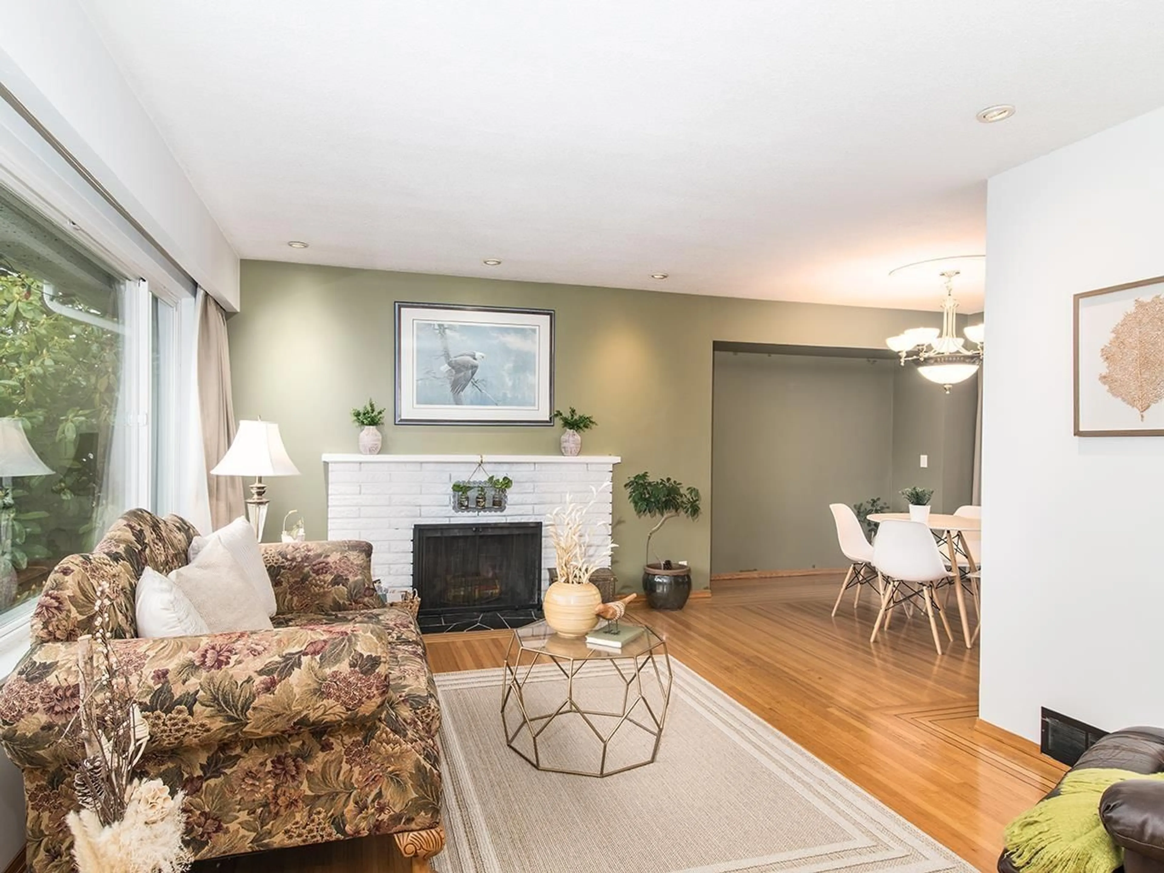 Living room with furniture, wood/laminate floor for 11423 94, Delta British Columbia V4C3R3
