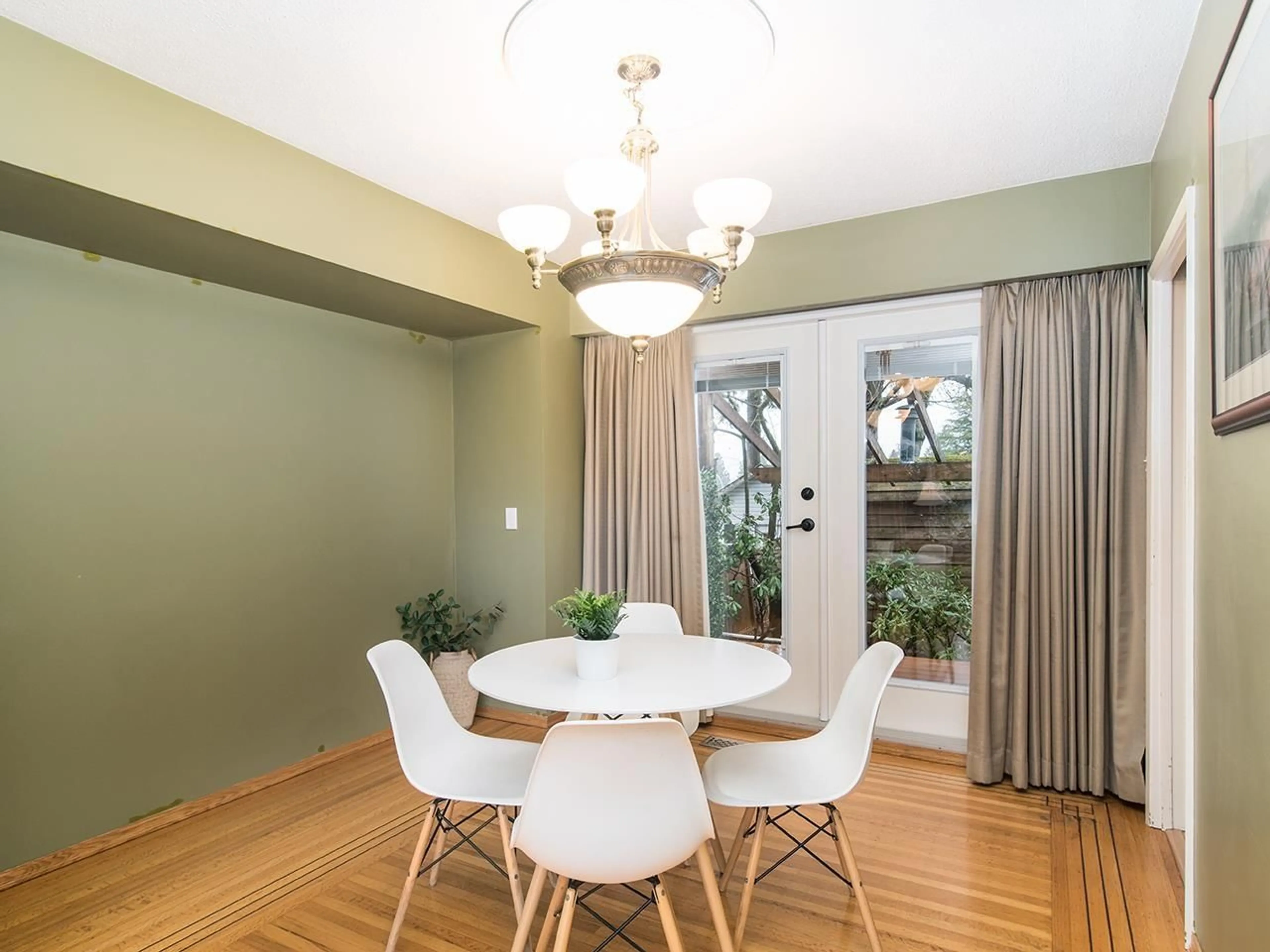 Dining room, wood/laminate floor for 11423 94, Delta British Columbia V4C3R3