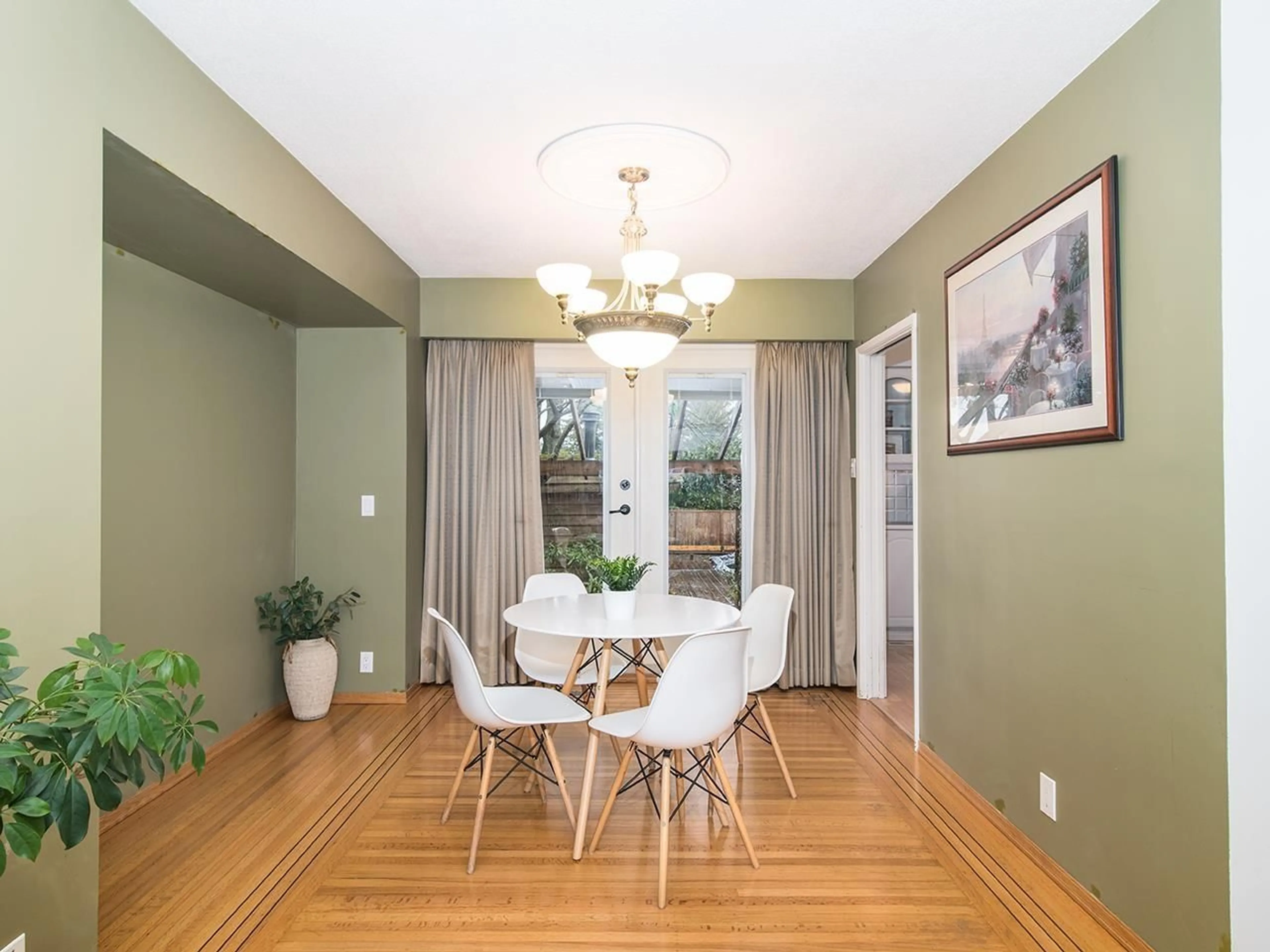 Dining room, wood/laminate floor for 11423 94, Delta British Columbia V4C3R3