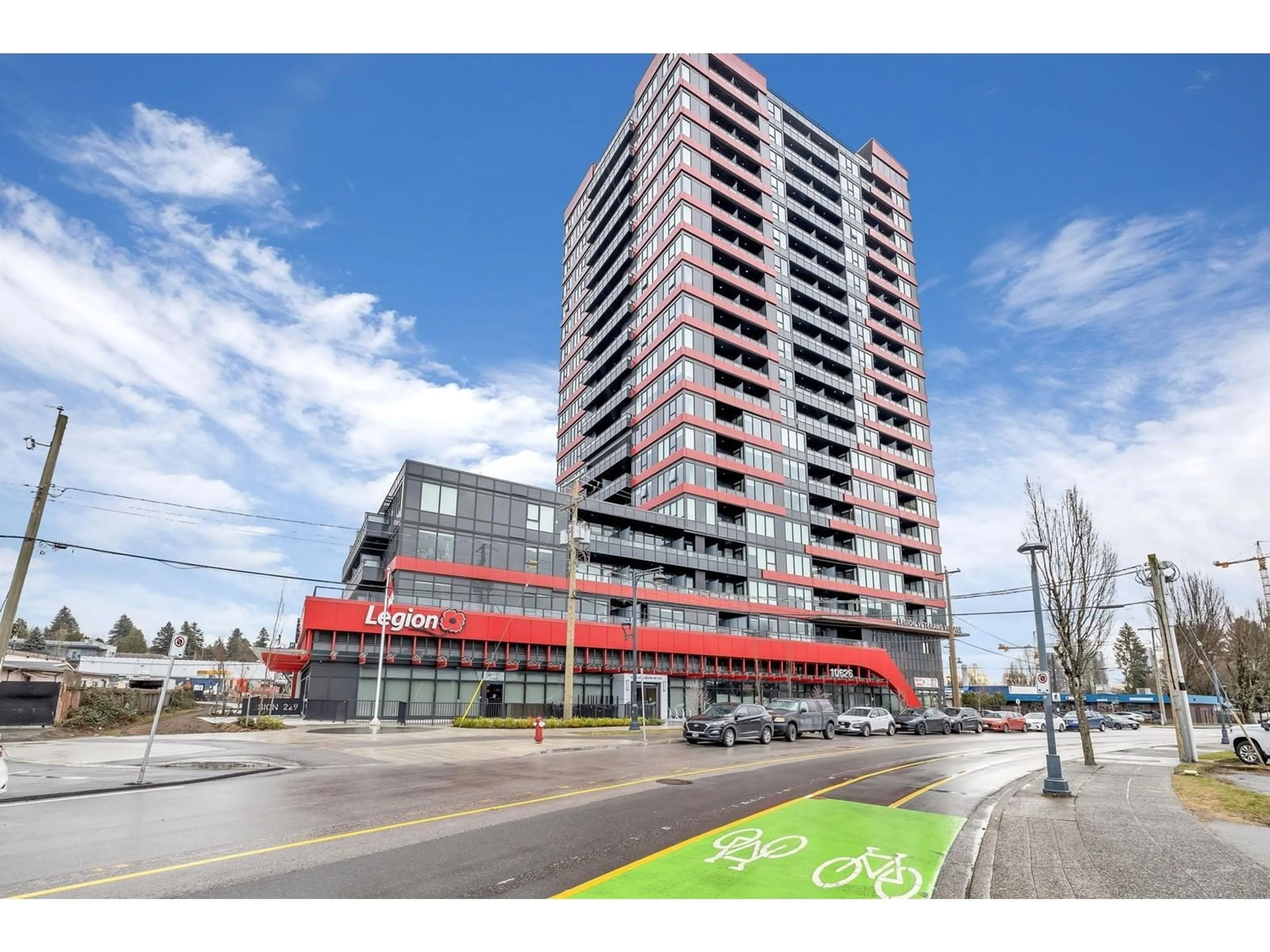 Indoor foyer for 1204 10626 CITY PARKWAY, Surrey British Columbia V3T0S3