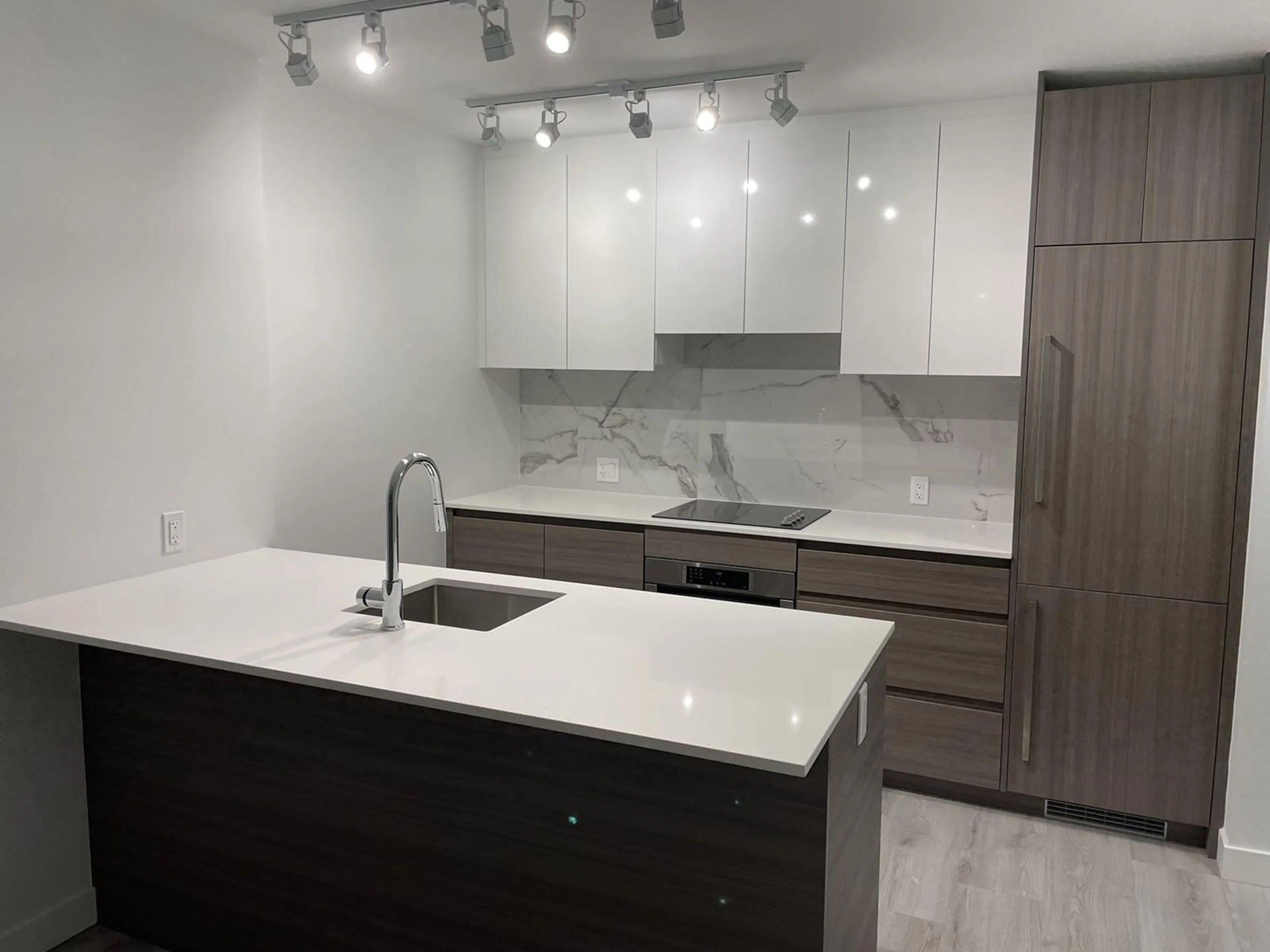 Standard kitchen, unknown for 1204 10626 CITY PARKWAY, Surrey British Columbia V3T0S3