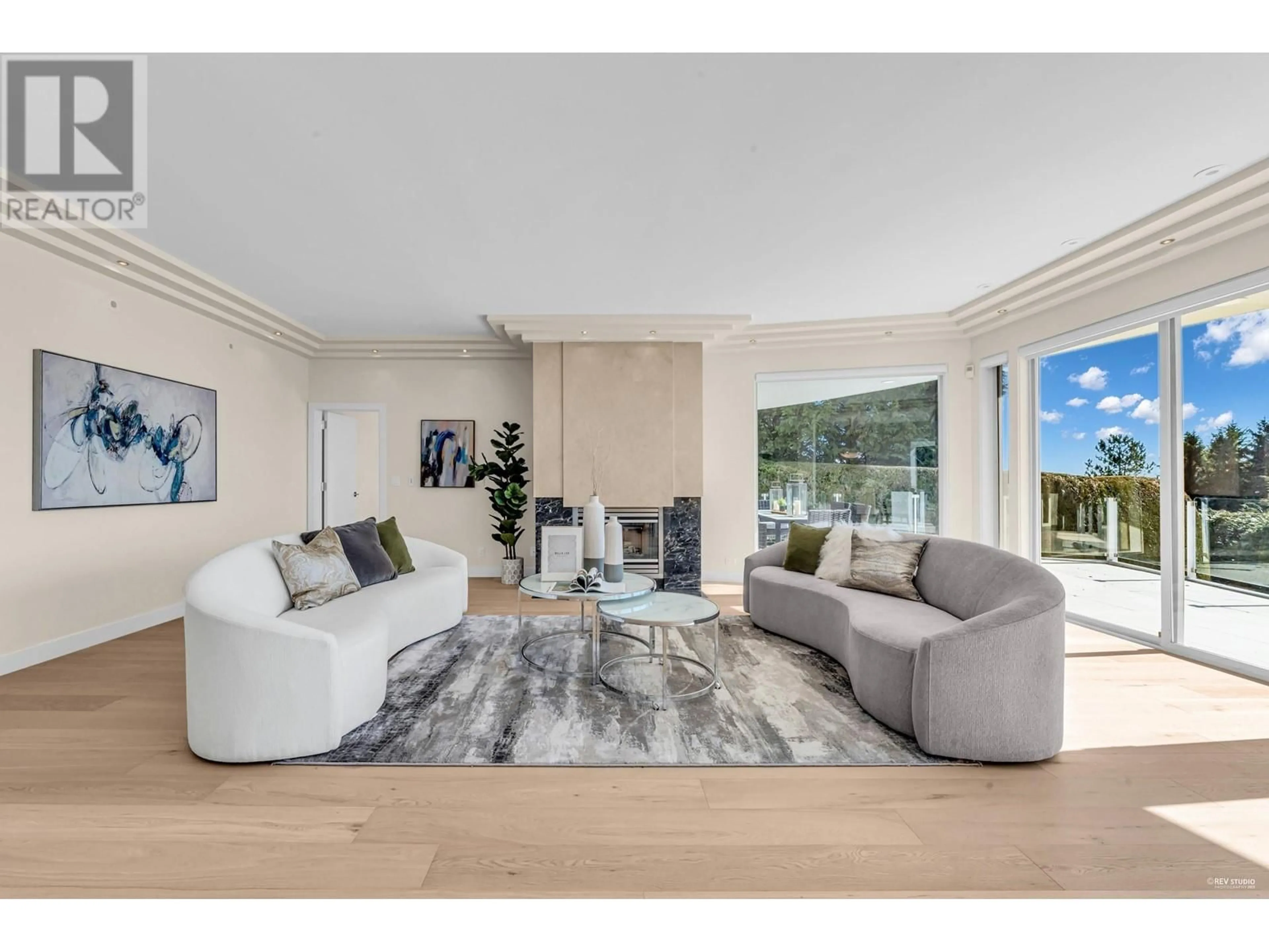 Living room with furniture, unknown for 1407 BRAMWELL ROAD, West Vancouver British Columbia V7S2N8