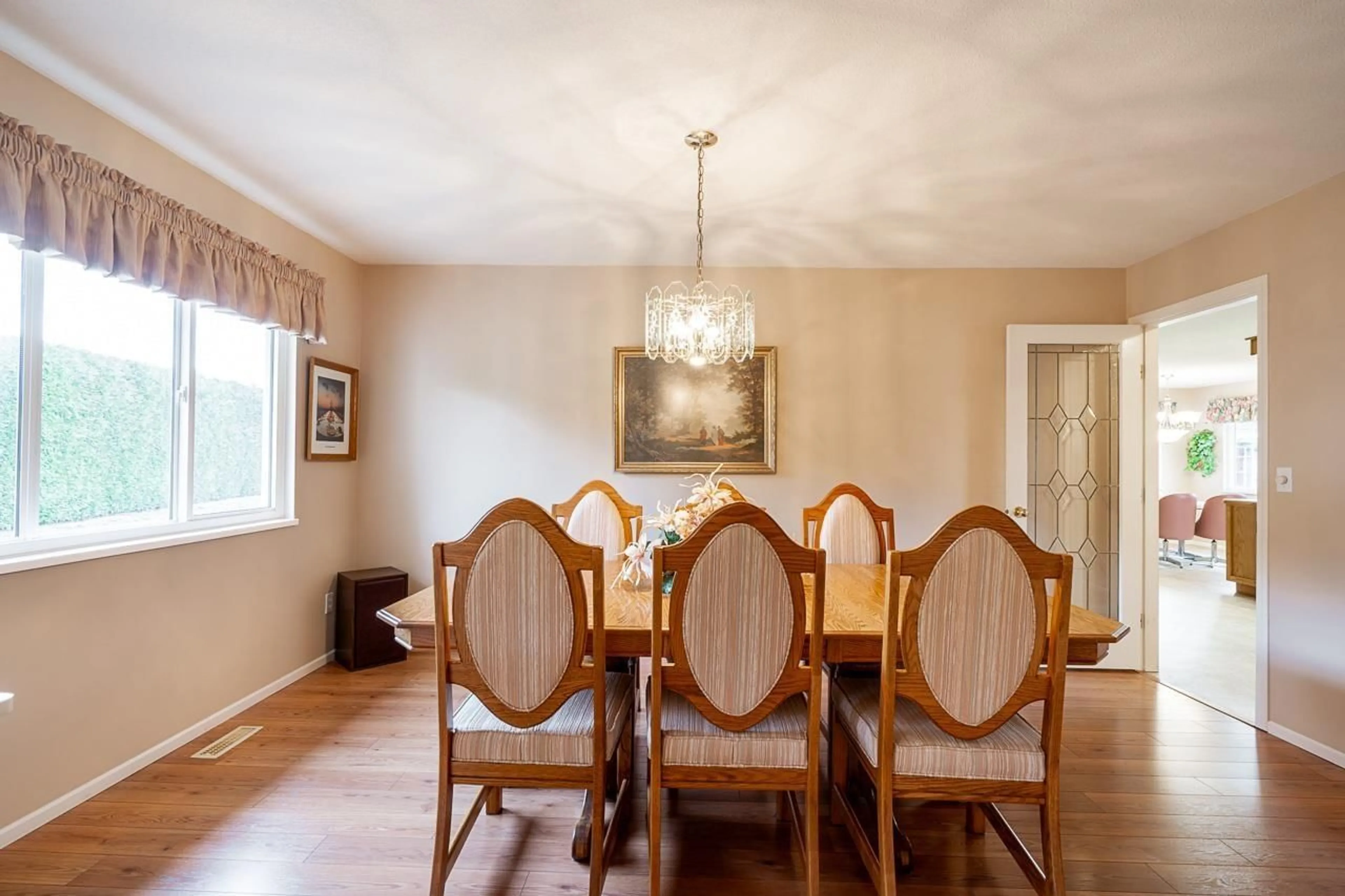 Dining room, wood/laminate floor for 6583 CLAYTONHILL PLACE, Surrey British Columbia V3S7N5