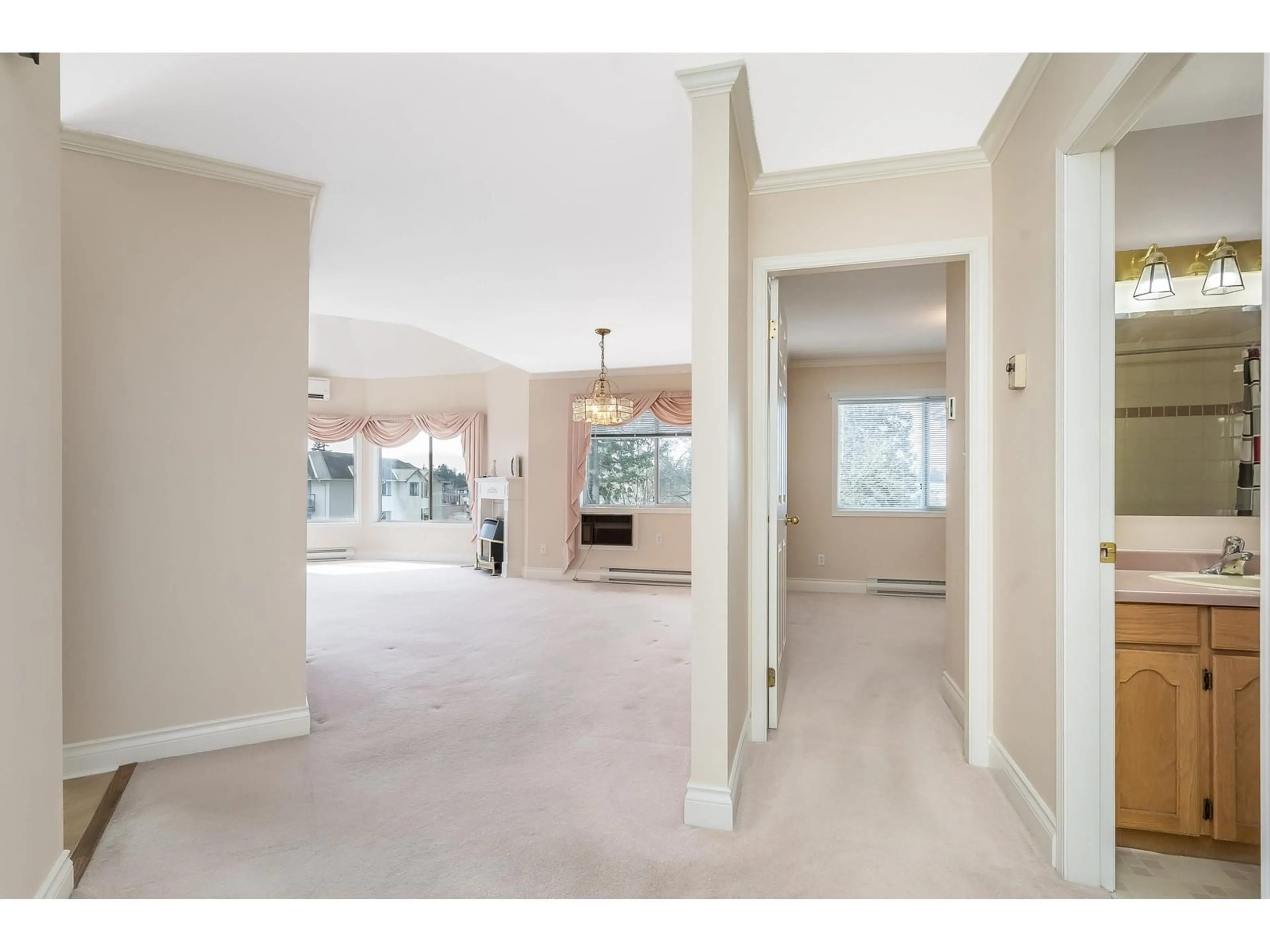 Indoor foyer for 302 - 2450 CHURCH, Abbotsford British Columbia V2T3J7