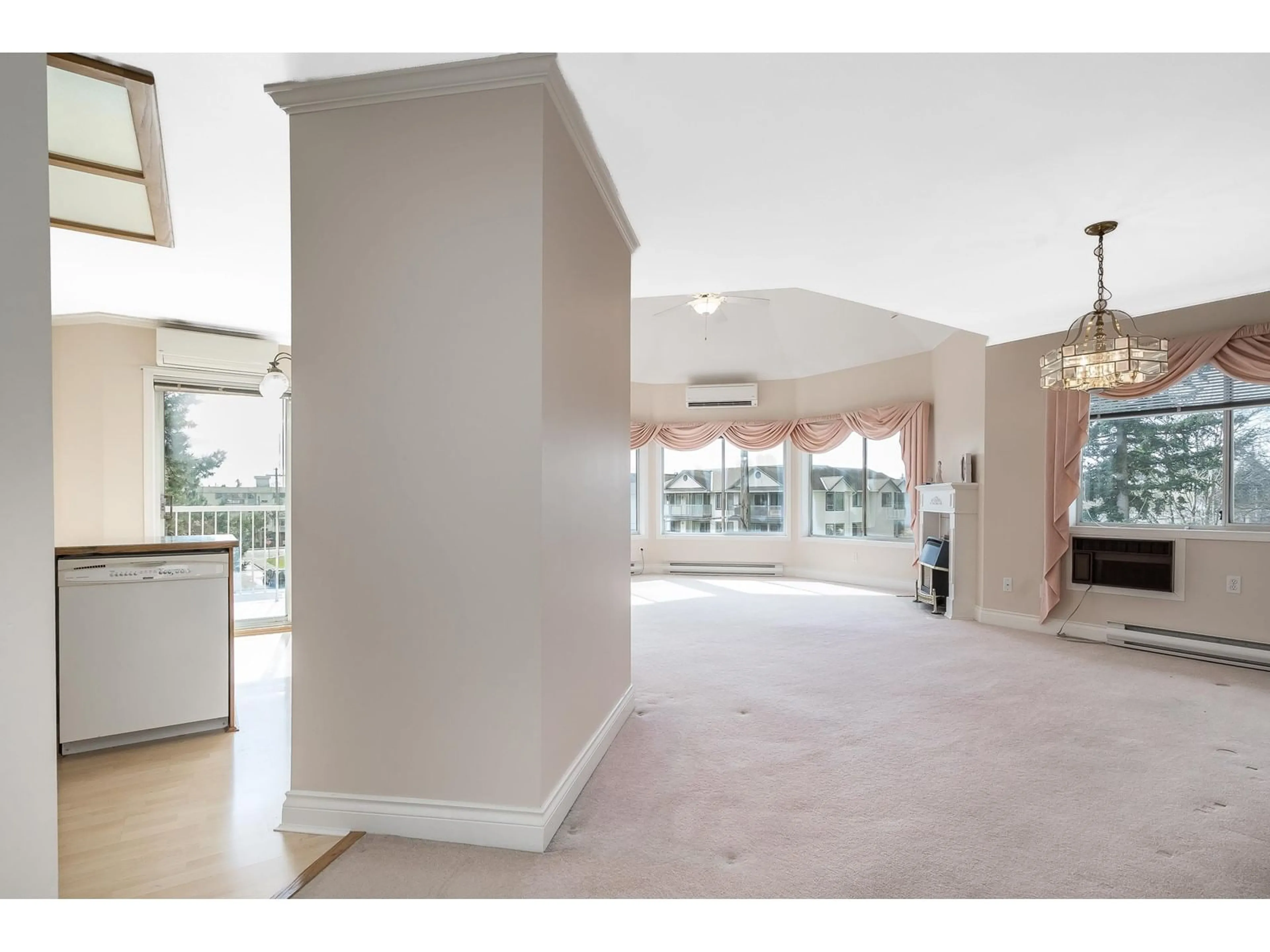Indoor foyer for 302 - 2450 CHURCH, Abbotsford British Columbia V2T3J7