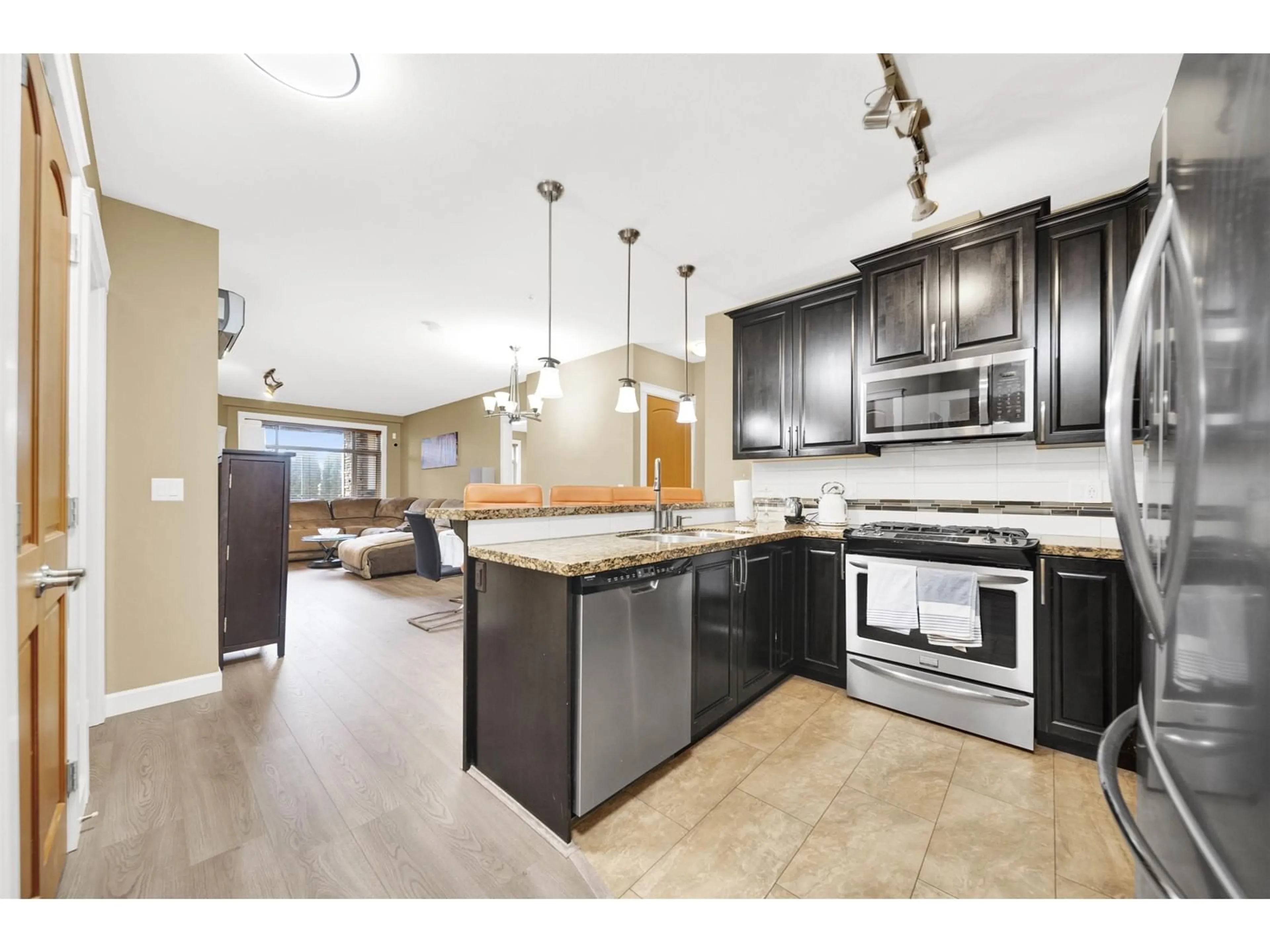 Open concept kitchen, unknown for 111 - 8067 207, Langley British Columbia V2Y0N9