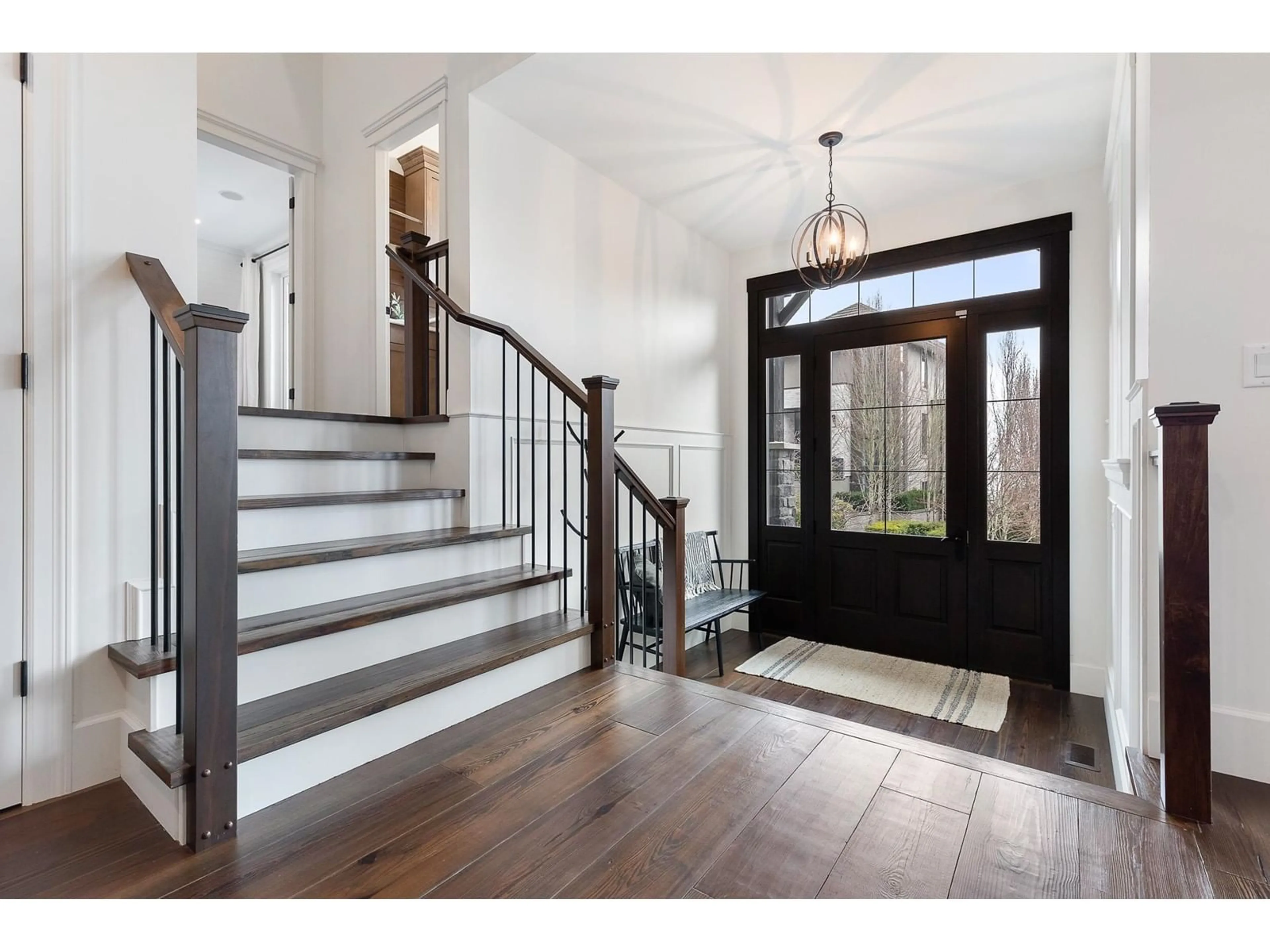 Indoor entryway for 19 35689 GOODBRAND DRIVE, Abbotsford British Columbia V3G0C5