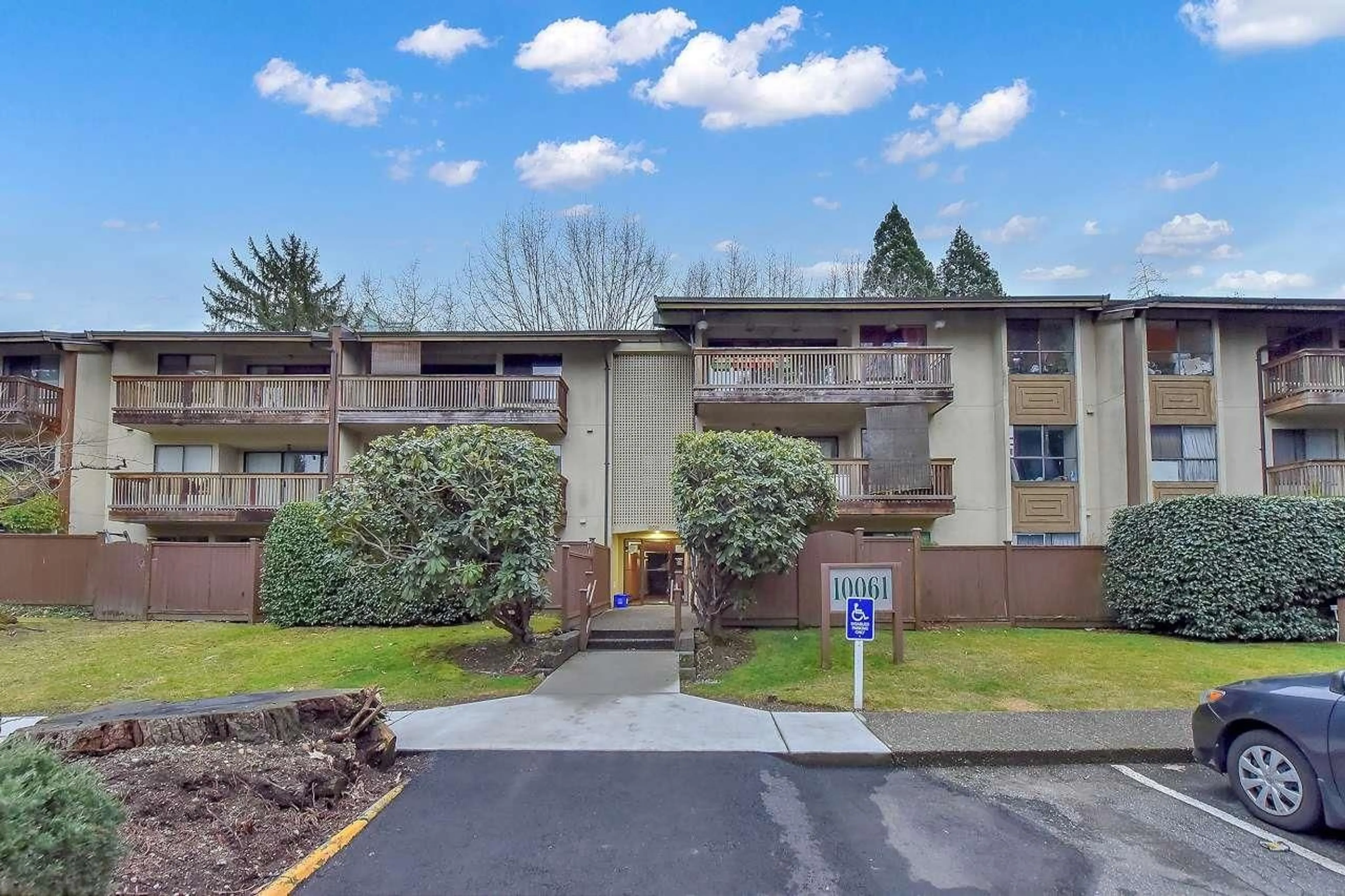 A pic from outside/outdoor area/front of a property/back of a property/a pic from drone, mountain view for 201 - 10061 150, Surrey British Columbia V3R4A7