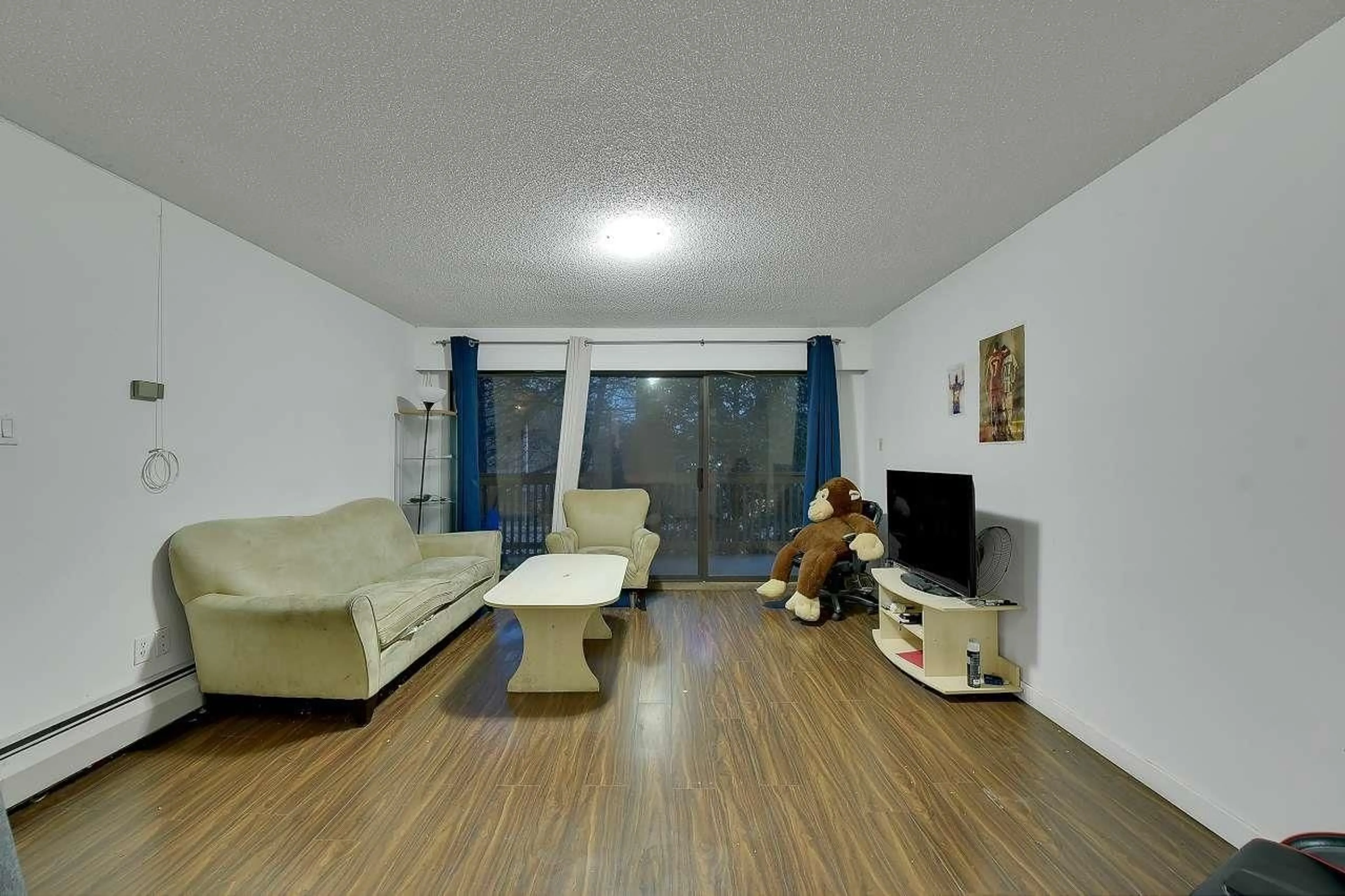Living room with furniture, unknown for 201 - 10061 150, Surrey British Columbia V3R4A7