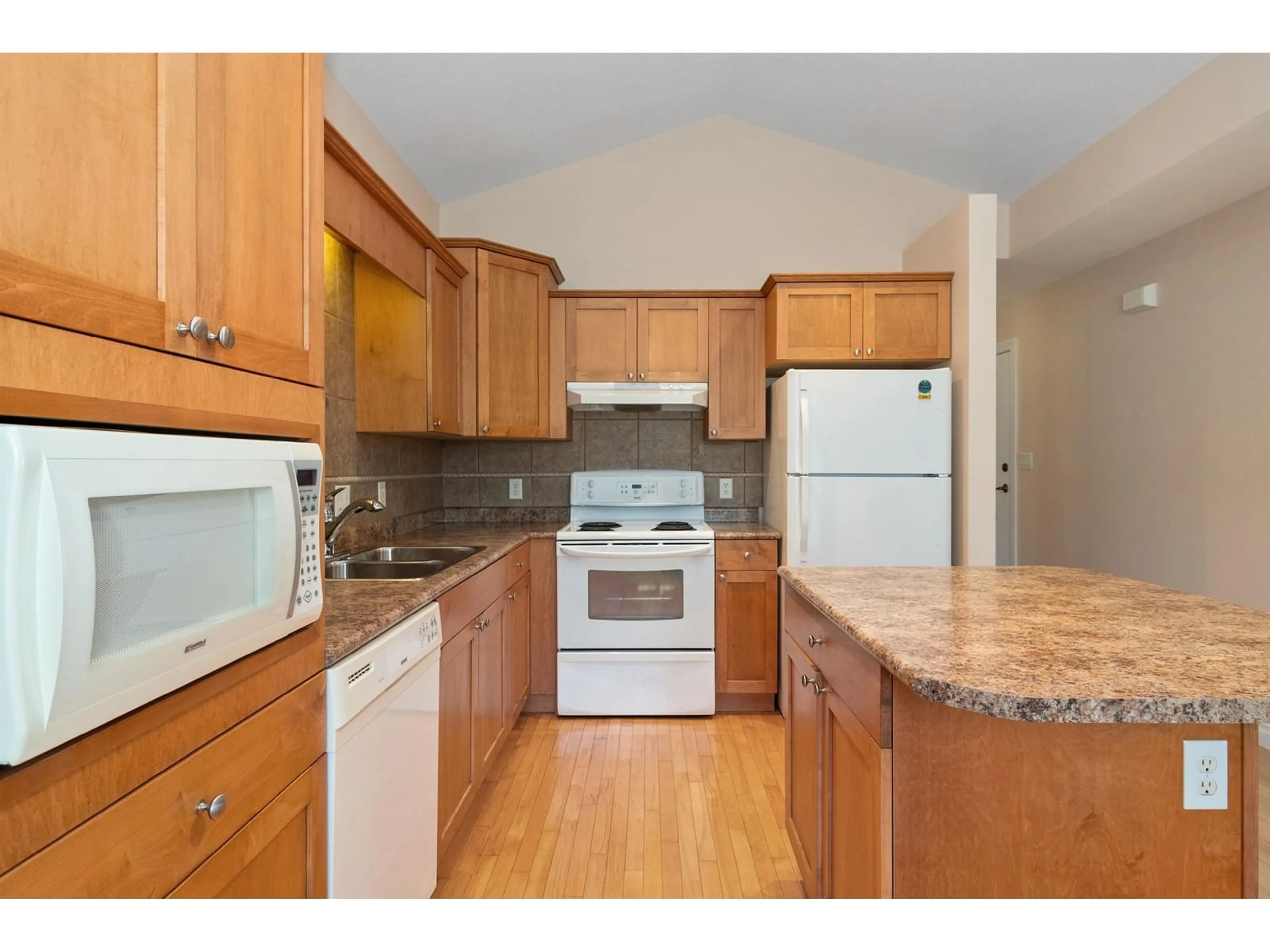 Standard kitchen, unknown for 3 648 COQUIHALLA STREET|Hope, Hope British Columbia V0X1L0